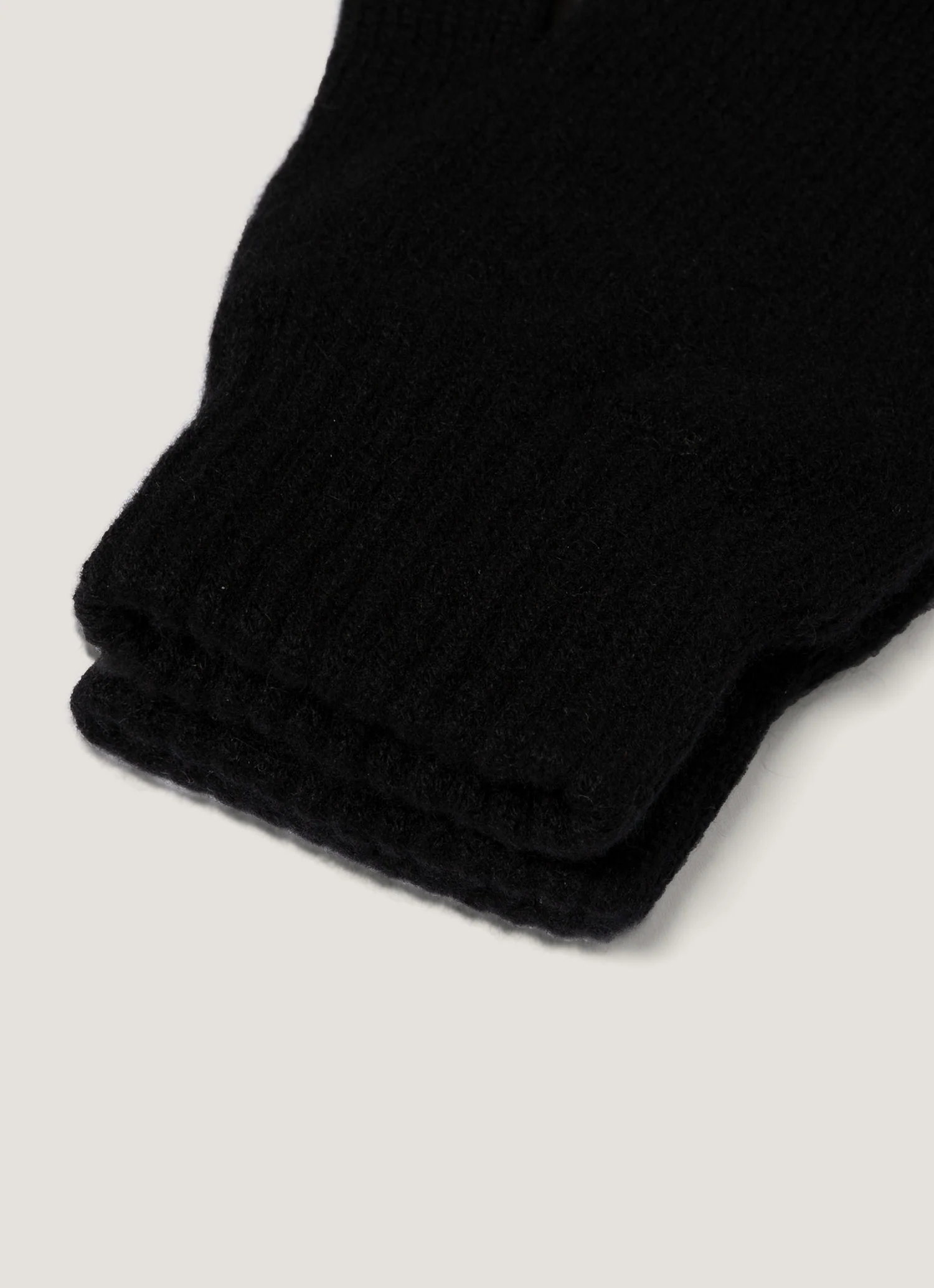 Cashmere Gloves in Black - Image 2