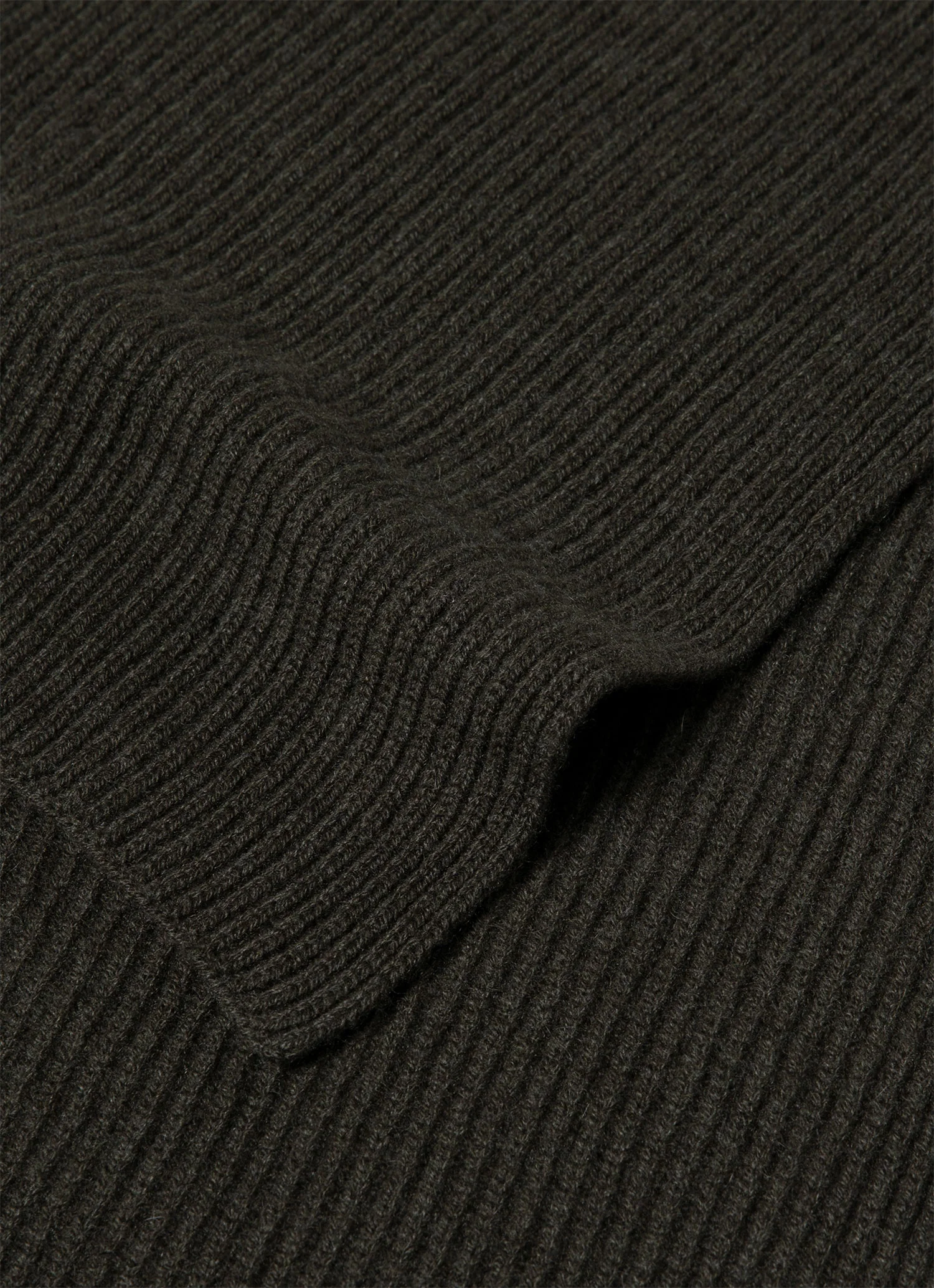 Cashmere Ribbed Scarf in Dark Green - Image 2