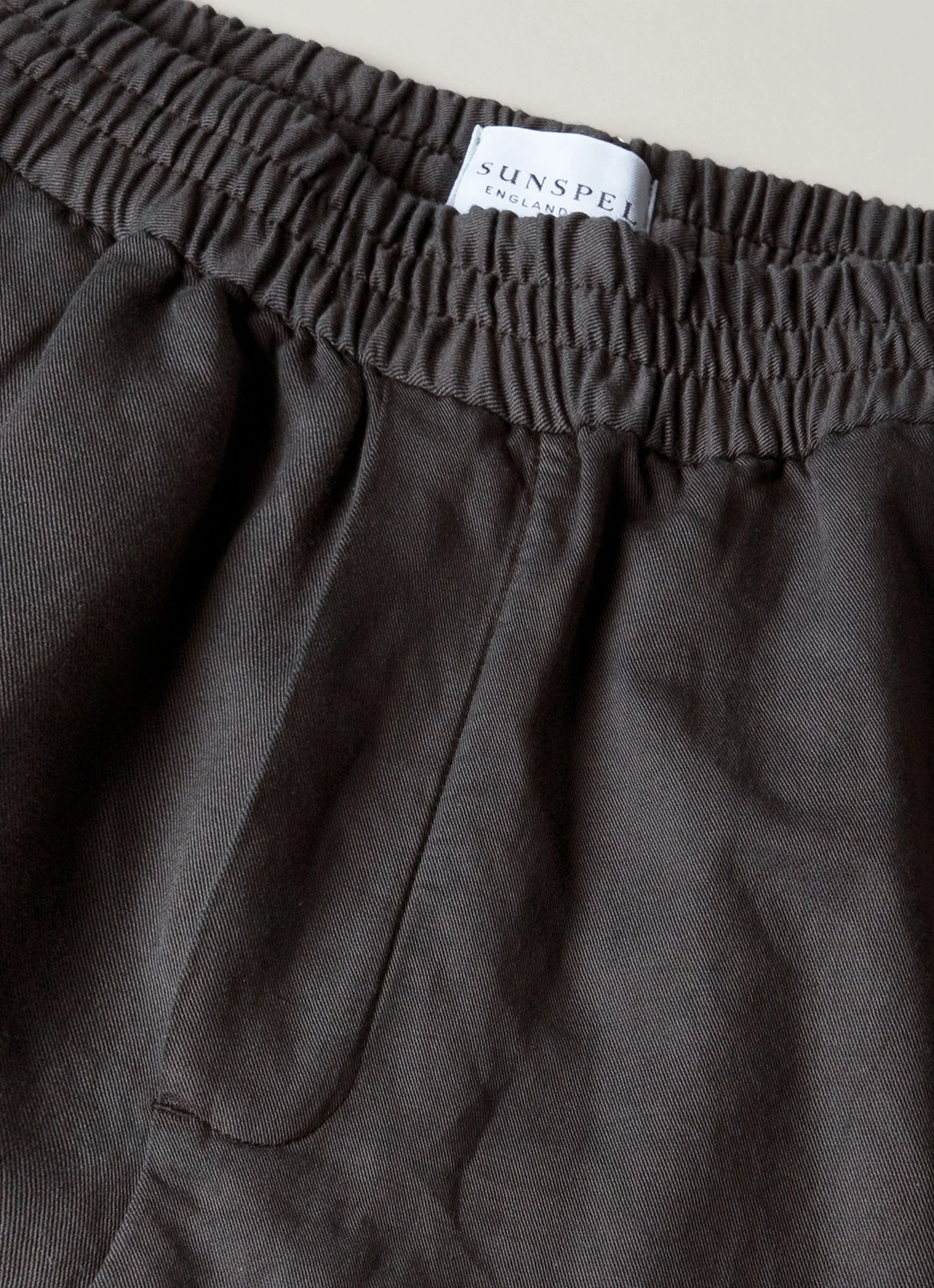 Men's Cotton Linen Drawstring Trouser in Charcoal - Image 4