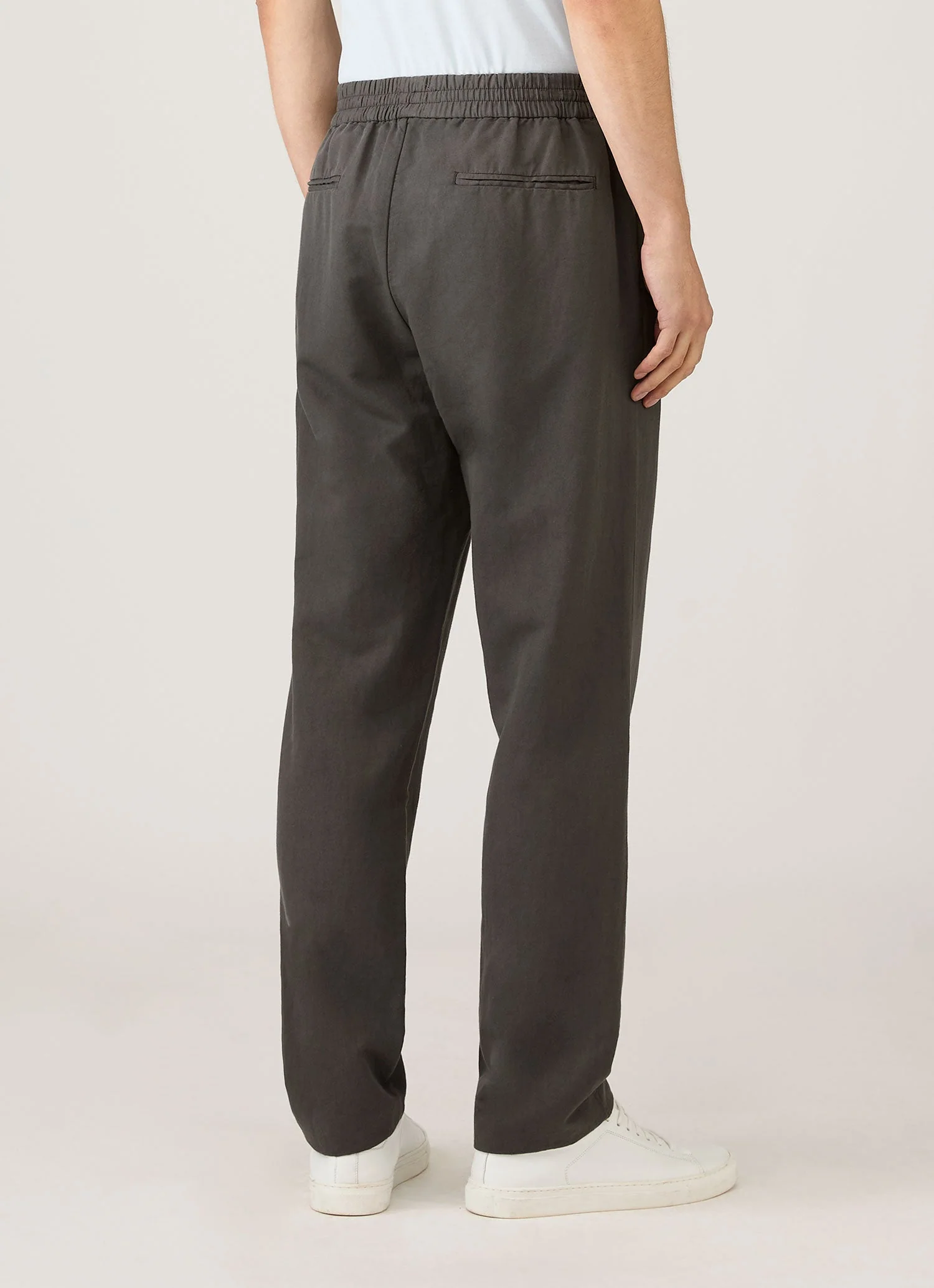 Men's Cotton Linen Drawstring Trouser in Charcoal - Image 5