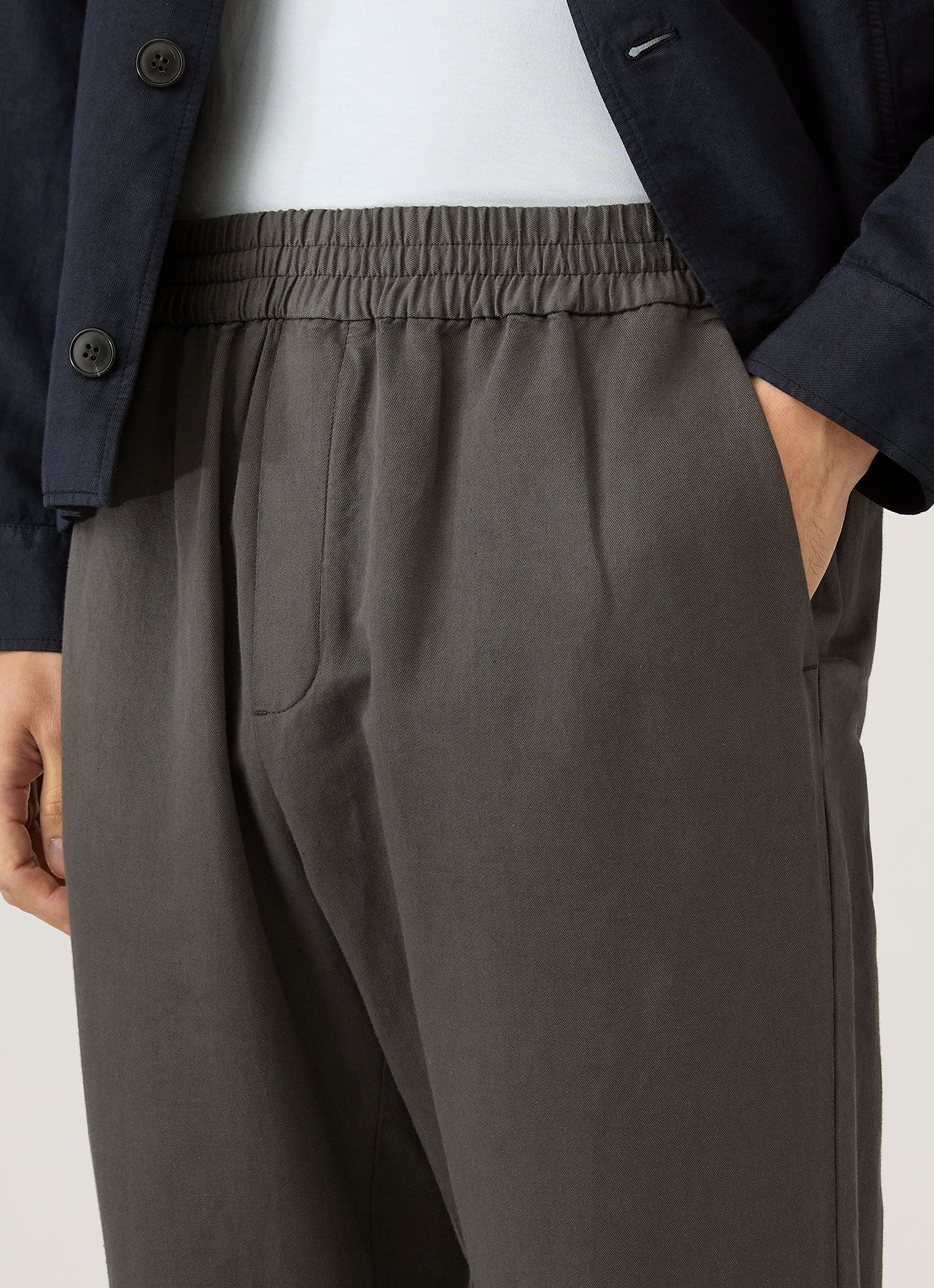 Men's Cotton Linen Drawstring Trouser in Charcoal - Image 6