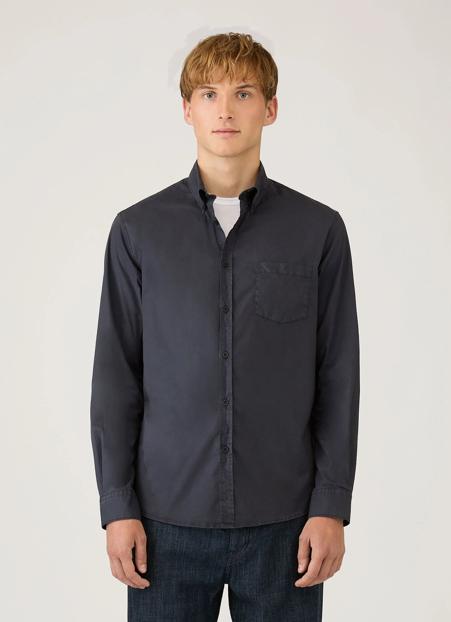 Men's Button Down Poplin Shirt in Navy - Image 2