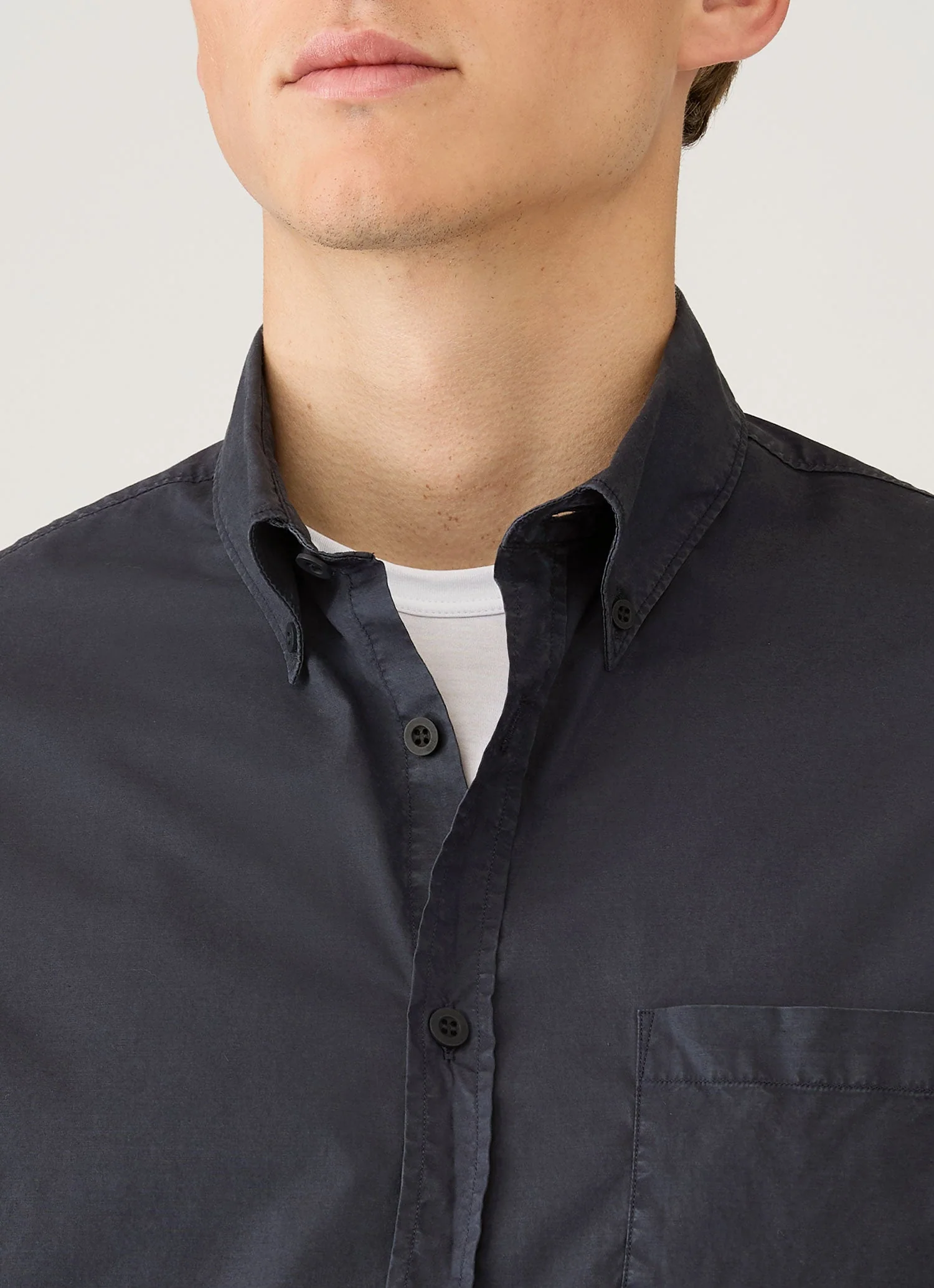 Men's Button Down Poplin Shirt in Navy - Image 6