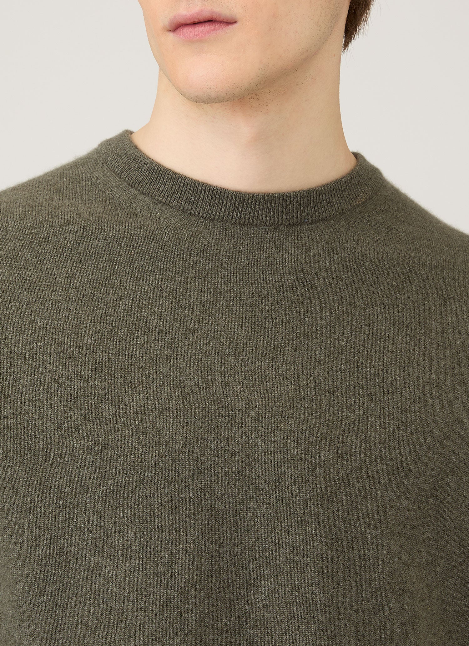 Men's Cashmere Crew Neck Jumper in Khaki - Image 6