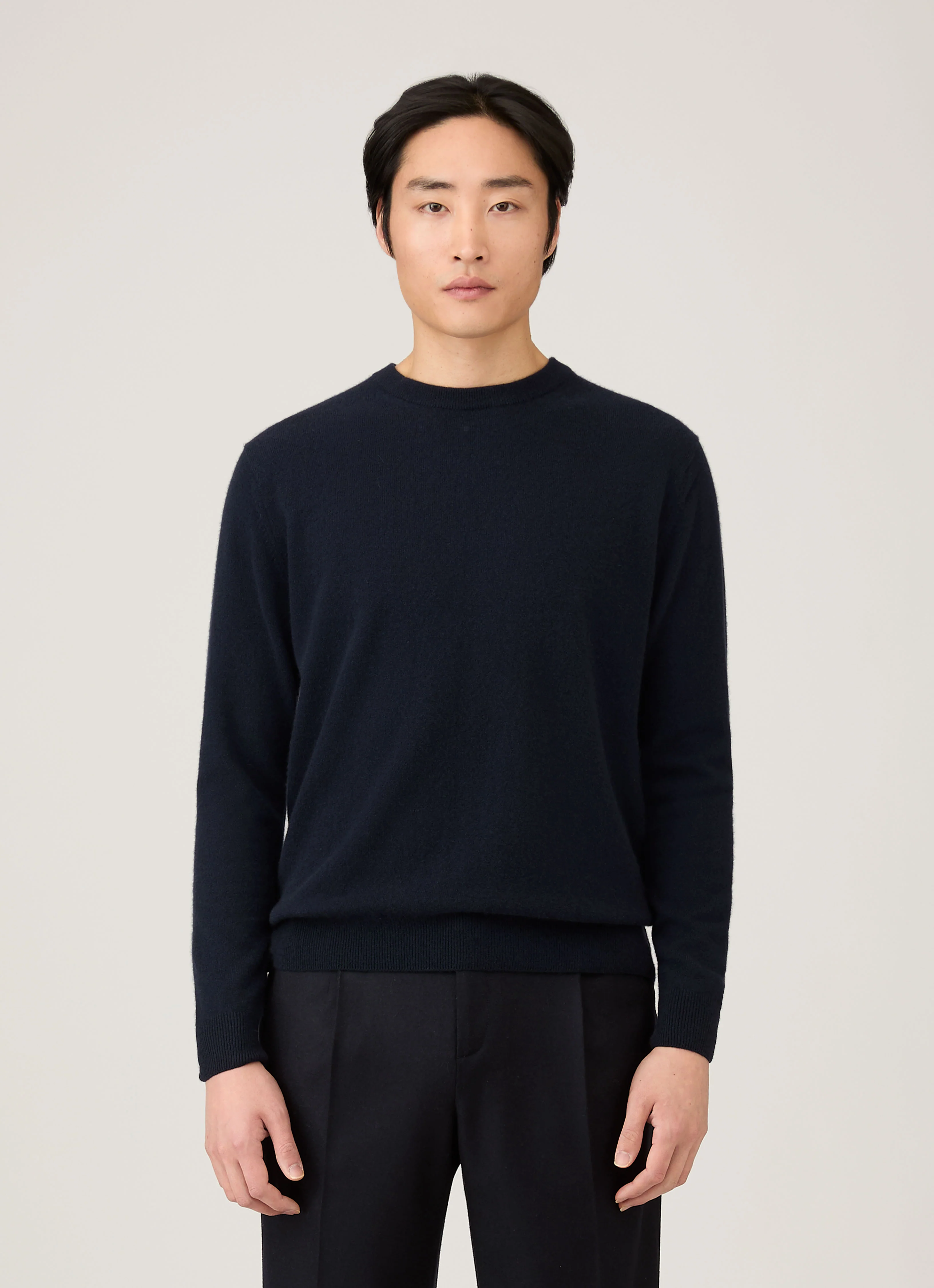 Men's Cashmere Crew Neck Jumper in Navy - Image 2