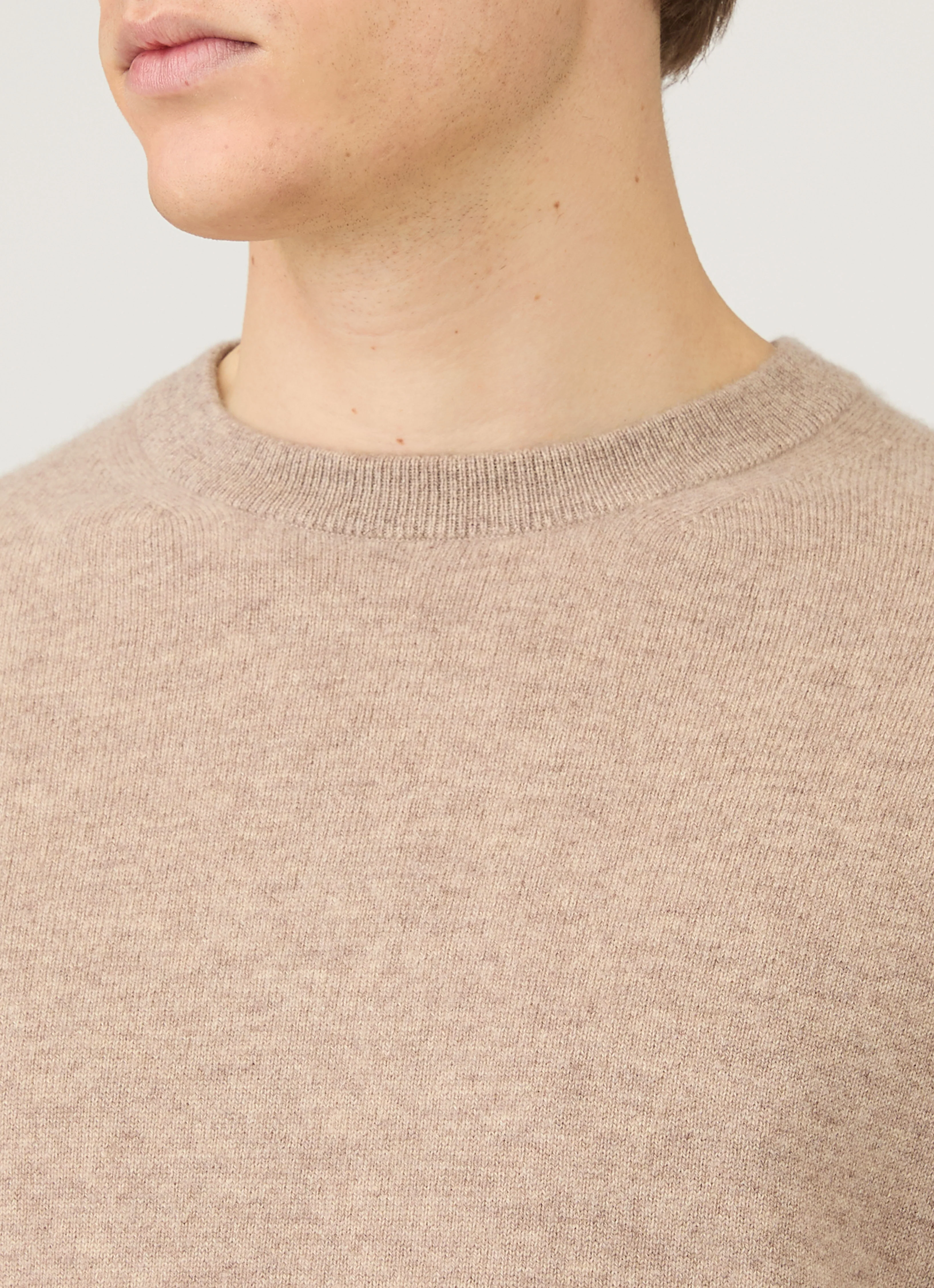 Men's Cashmere Crew Neck Jumper in Oatmeal Melange - Image 6