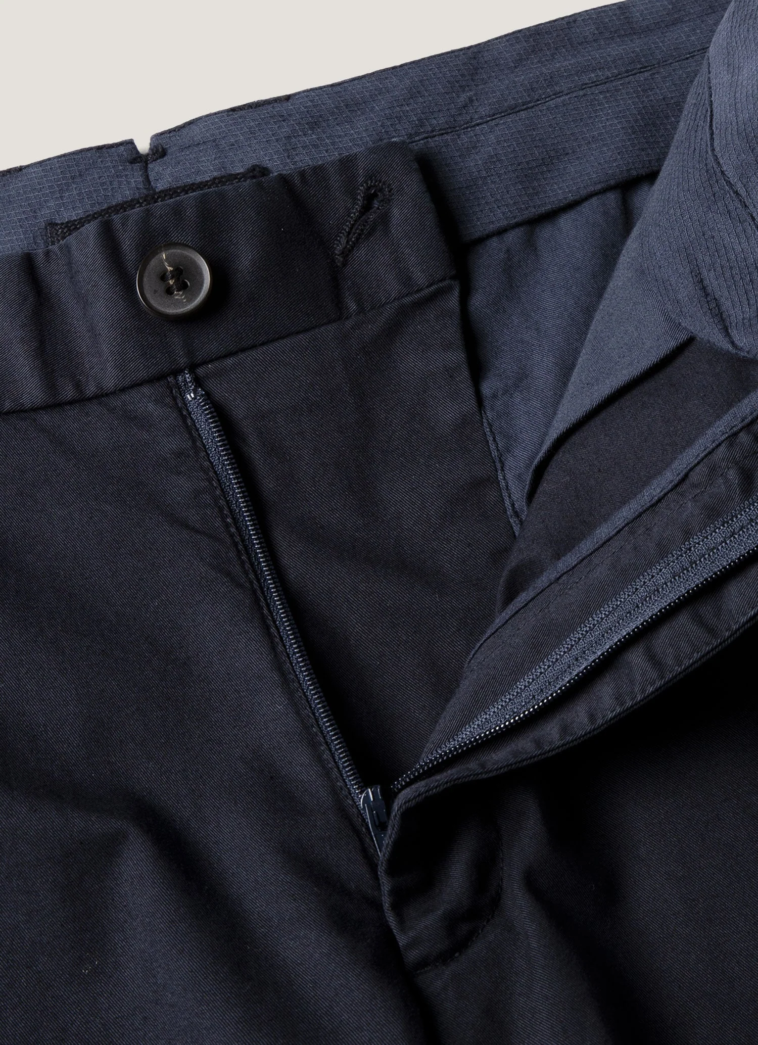 Men's Chino Shorts in Navy - Image 4