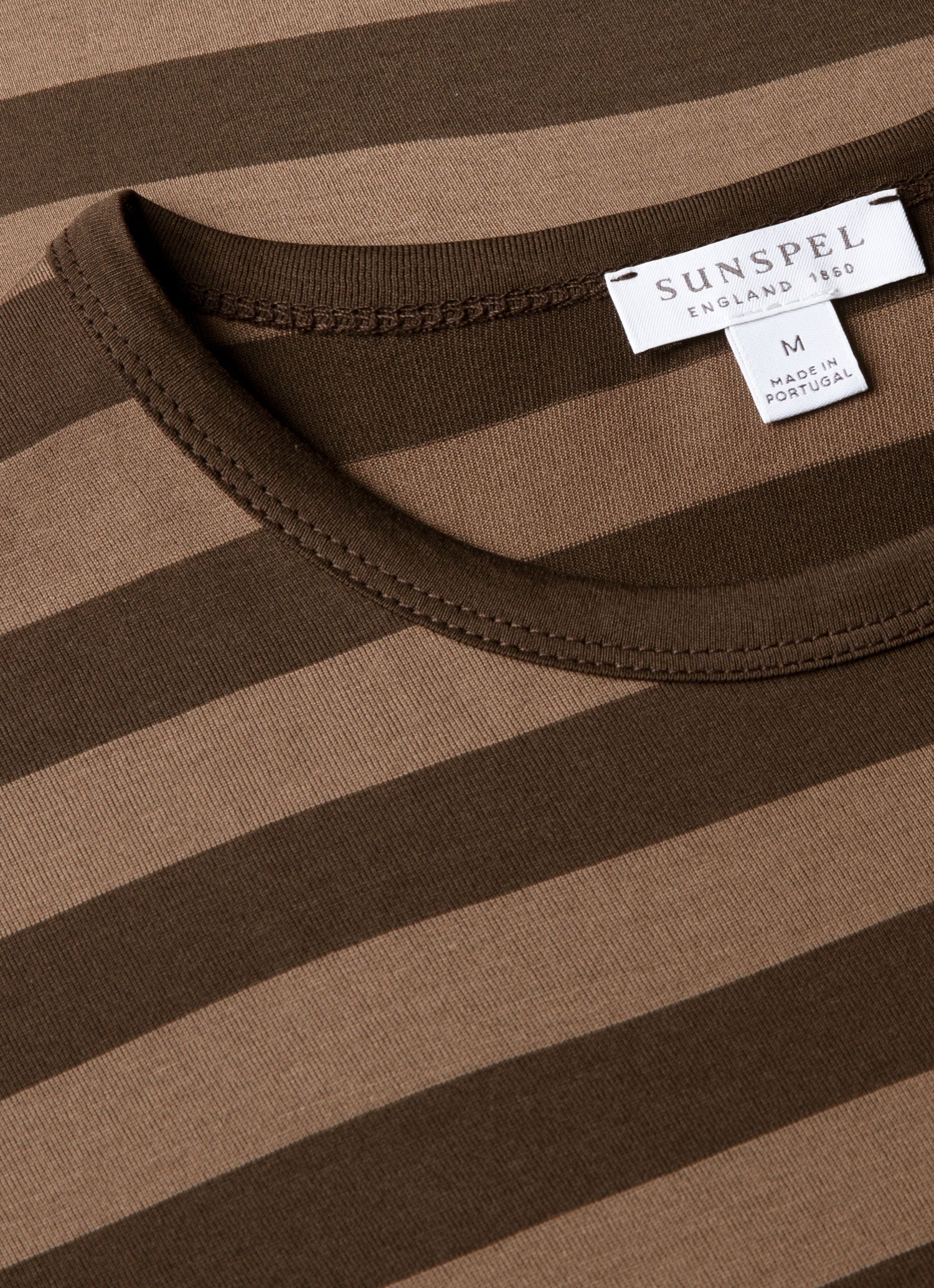 Men's Classic T-shirt in Dark Cedar/Dark Chocolate - Image 4