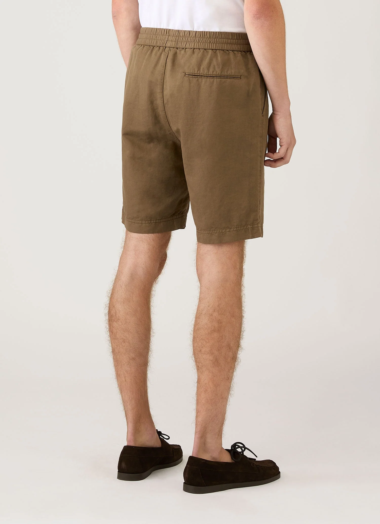 Men's Cotton Linen Drawstring Shorts in Dark Cedar - Image 5