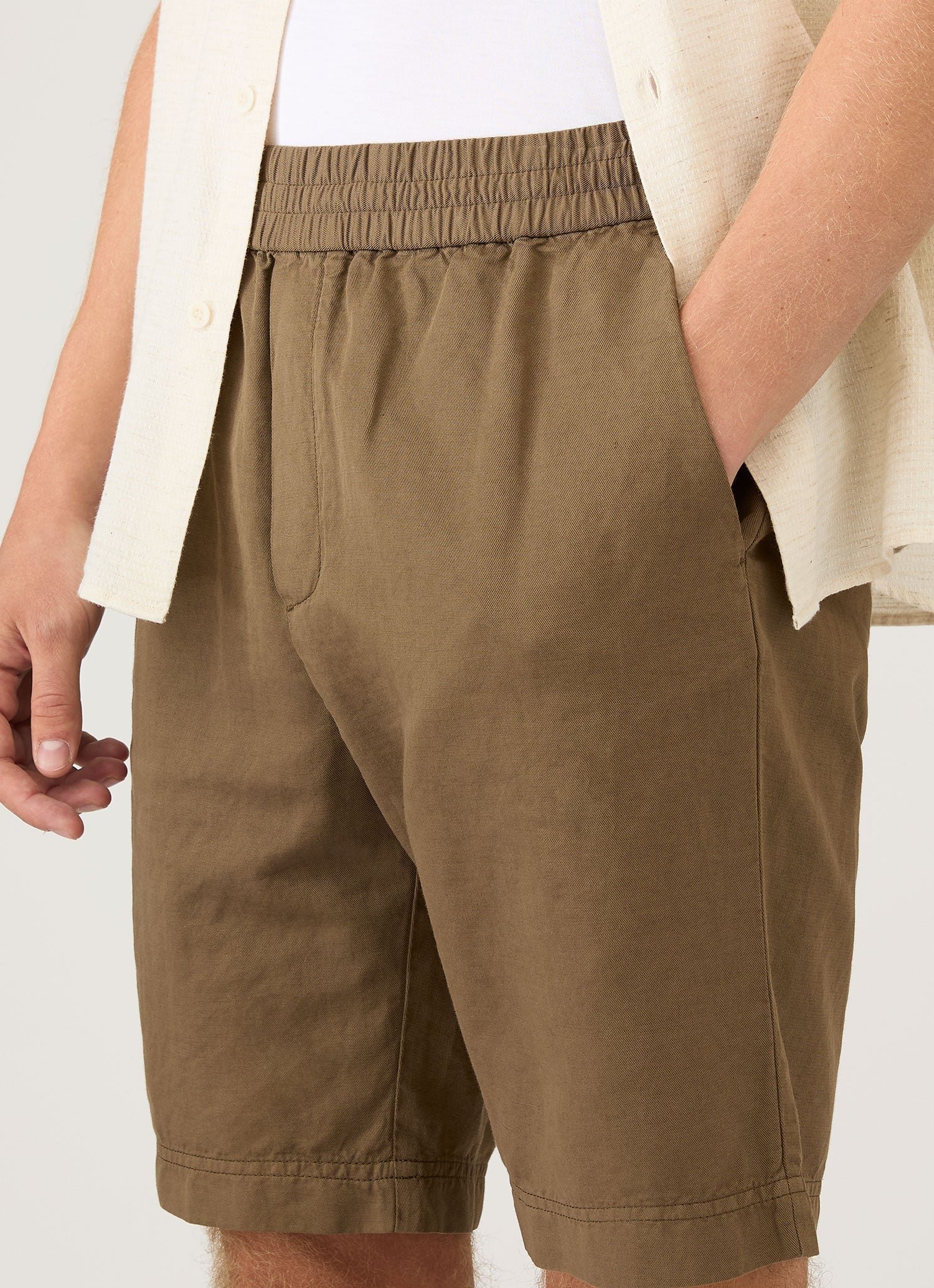 Men's Cotton Linen Drawstring Shorts in Dark Cedar - Image 6