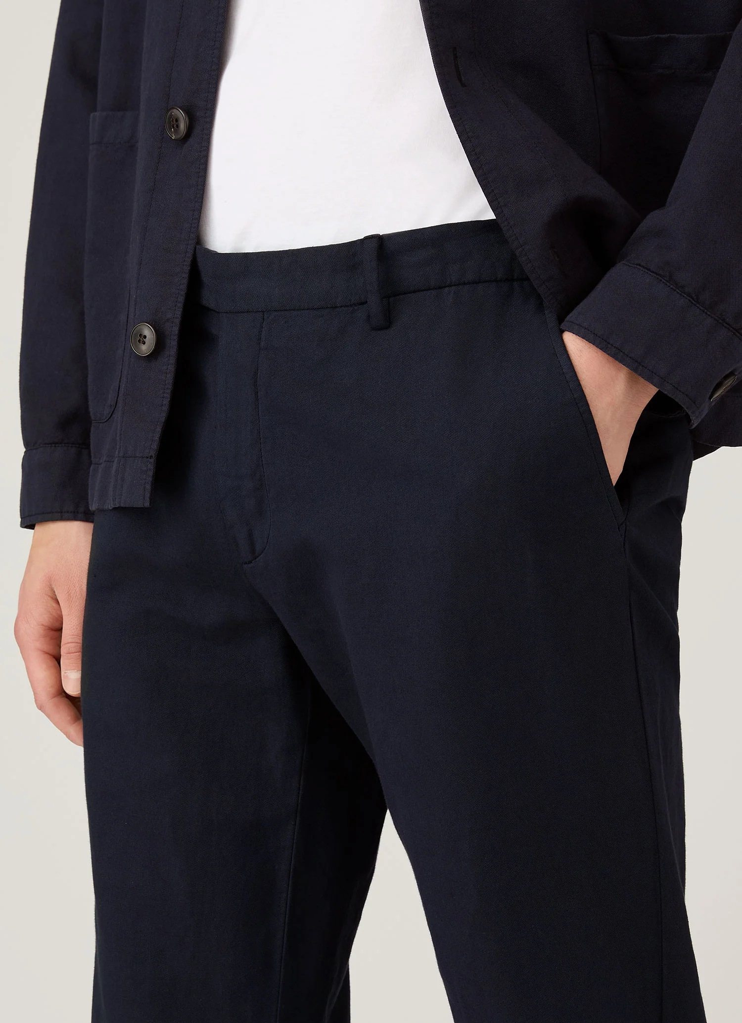 Men's Cotton Linen Trouser in Navy - Image 6