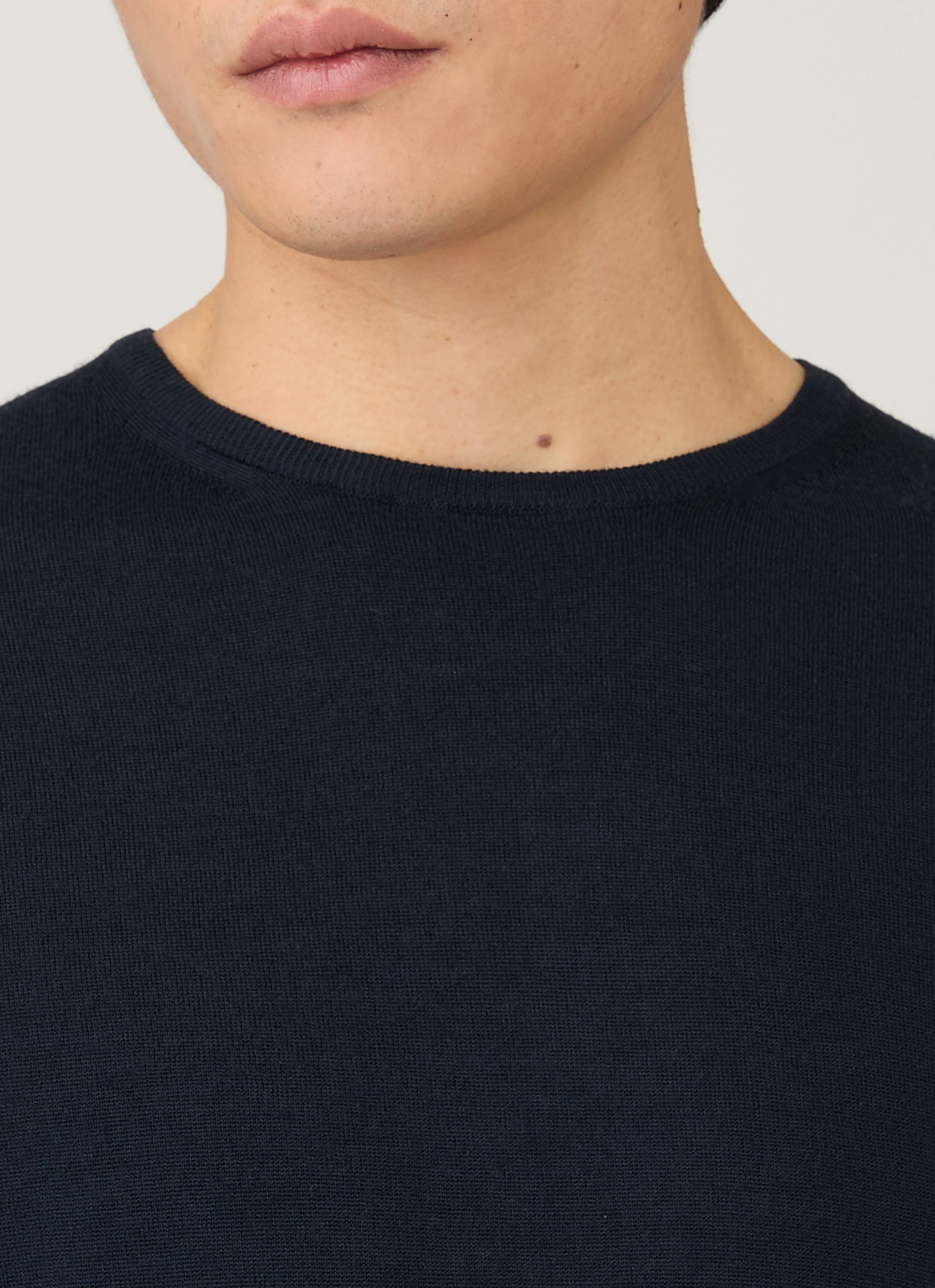 Men's Extra-Fine Merino Crew Neck in Navy - Image 6