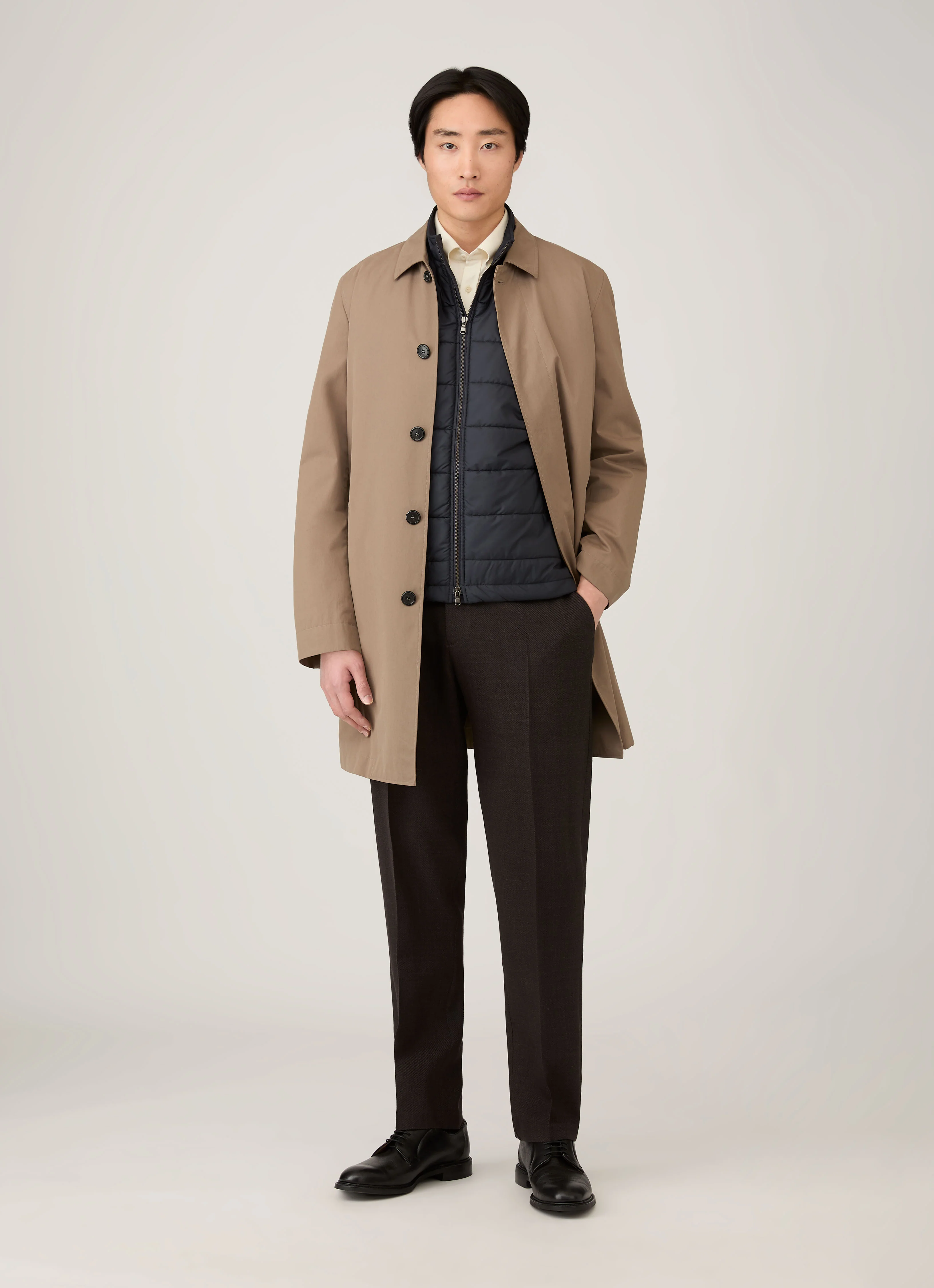 Men's Insulated Gilet in Navy - Image 3
