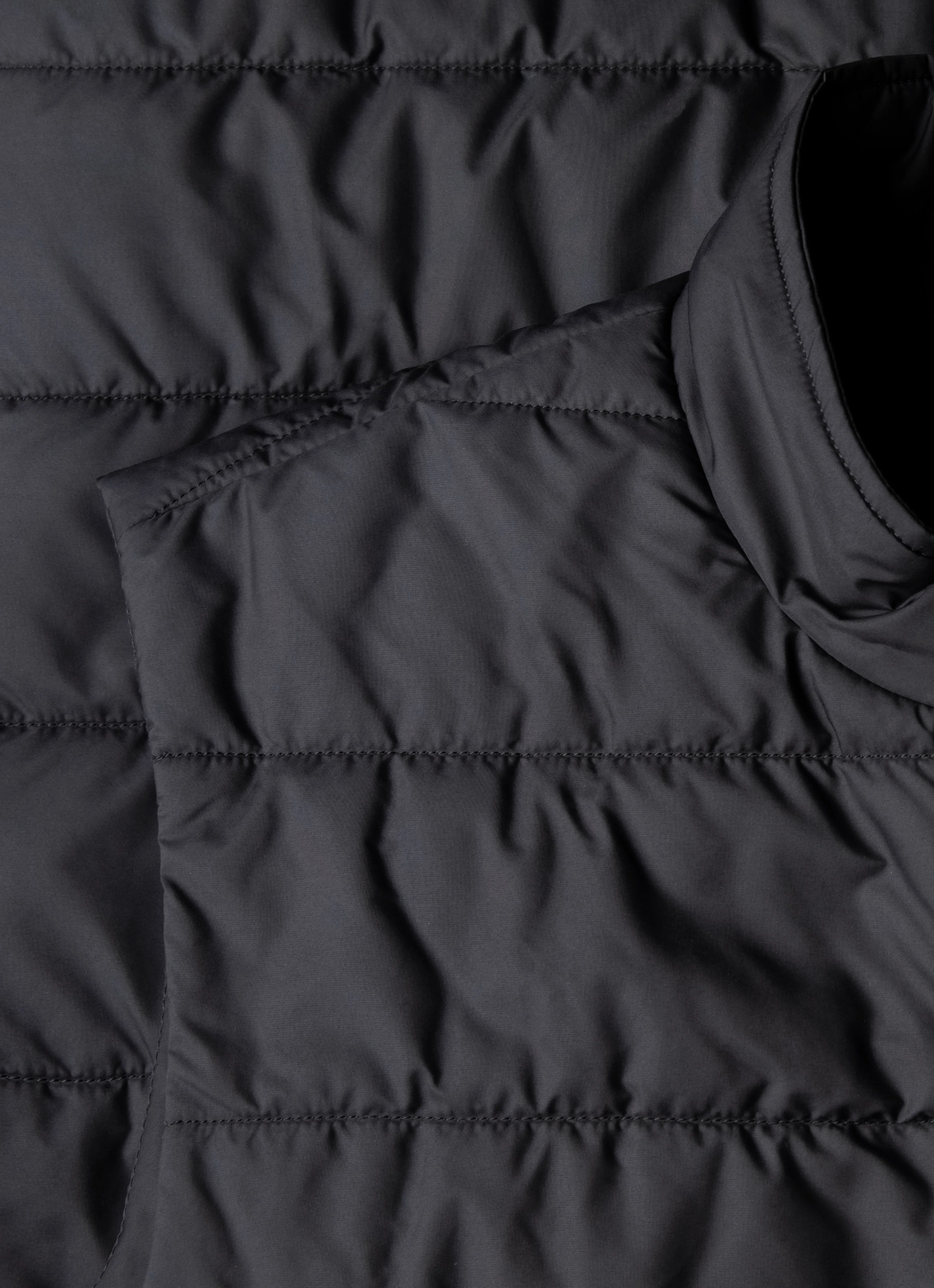 Men's Insulated Gilet in Navy - Image 4