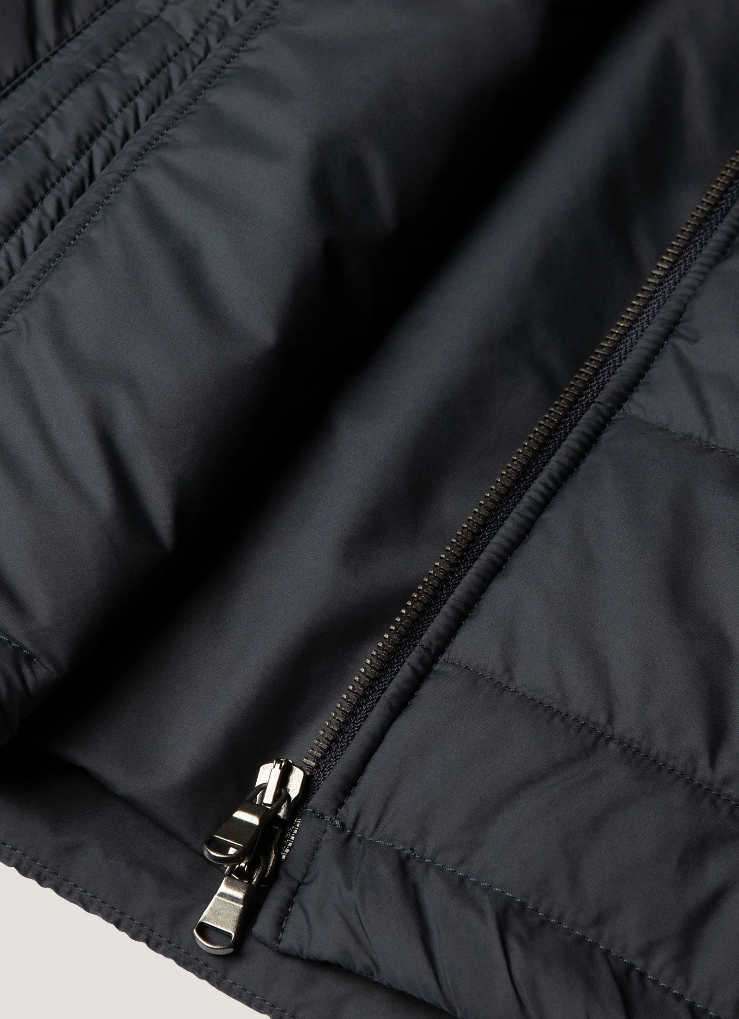 Men's Insulated Gilet in Navy - Image 7
