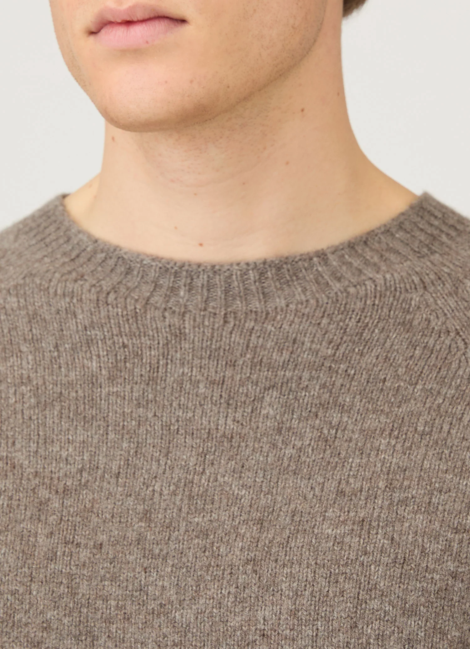 Men's Lambswool Crew Neck Jumper in Bark - Image 6