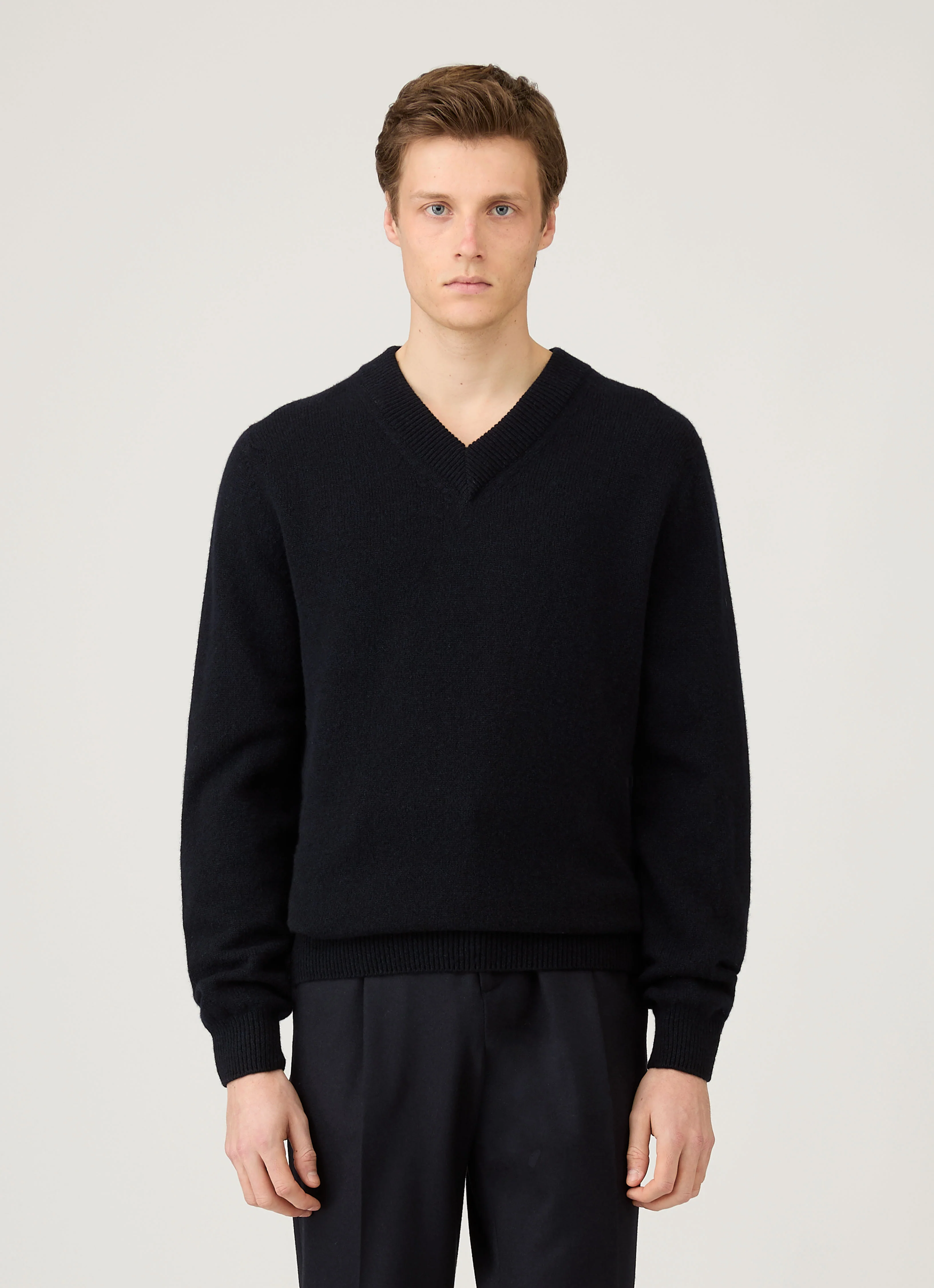 Men's Lambswool V-neck Jumper in Dark Navy Mouline - Image 2