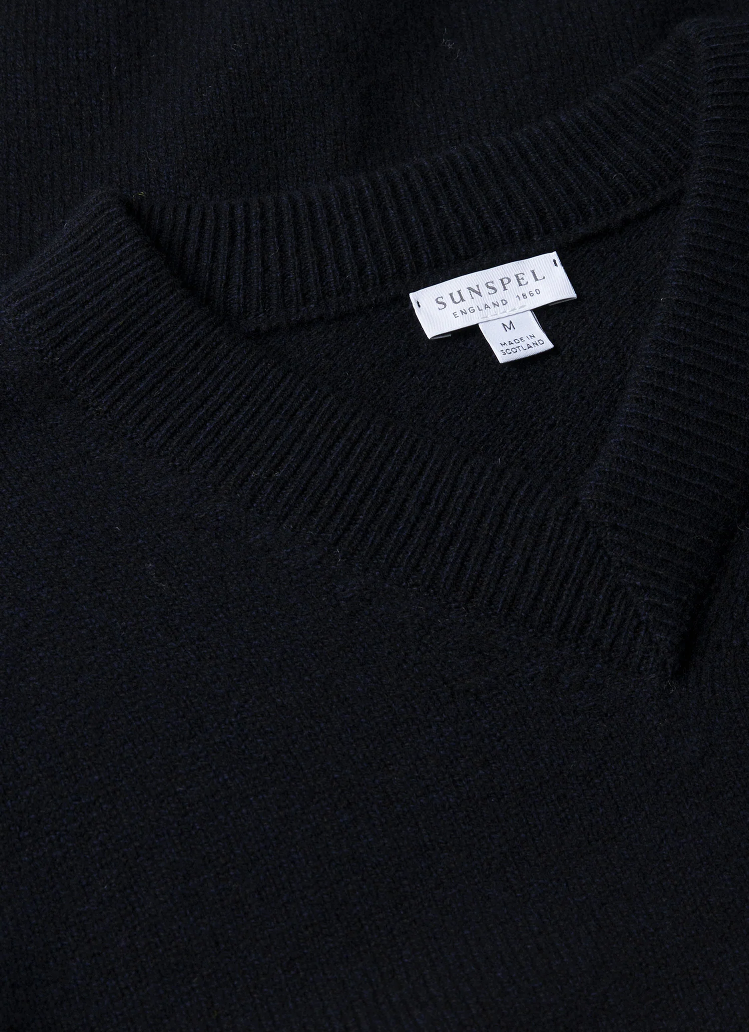 Men's Lambswool V-neck Jumper in Dark Navy Mouline - Image 4