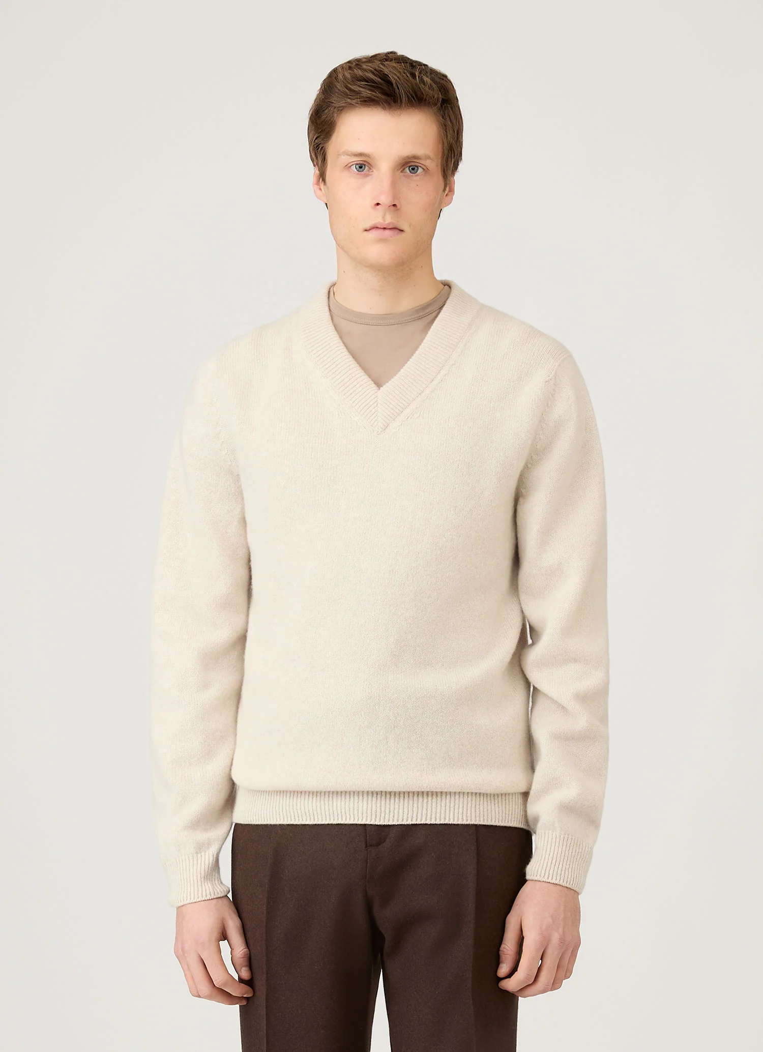 Men's Lambswool V-neck Jumper in Oatmeal Melange - Image 2