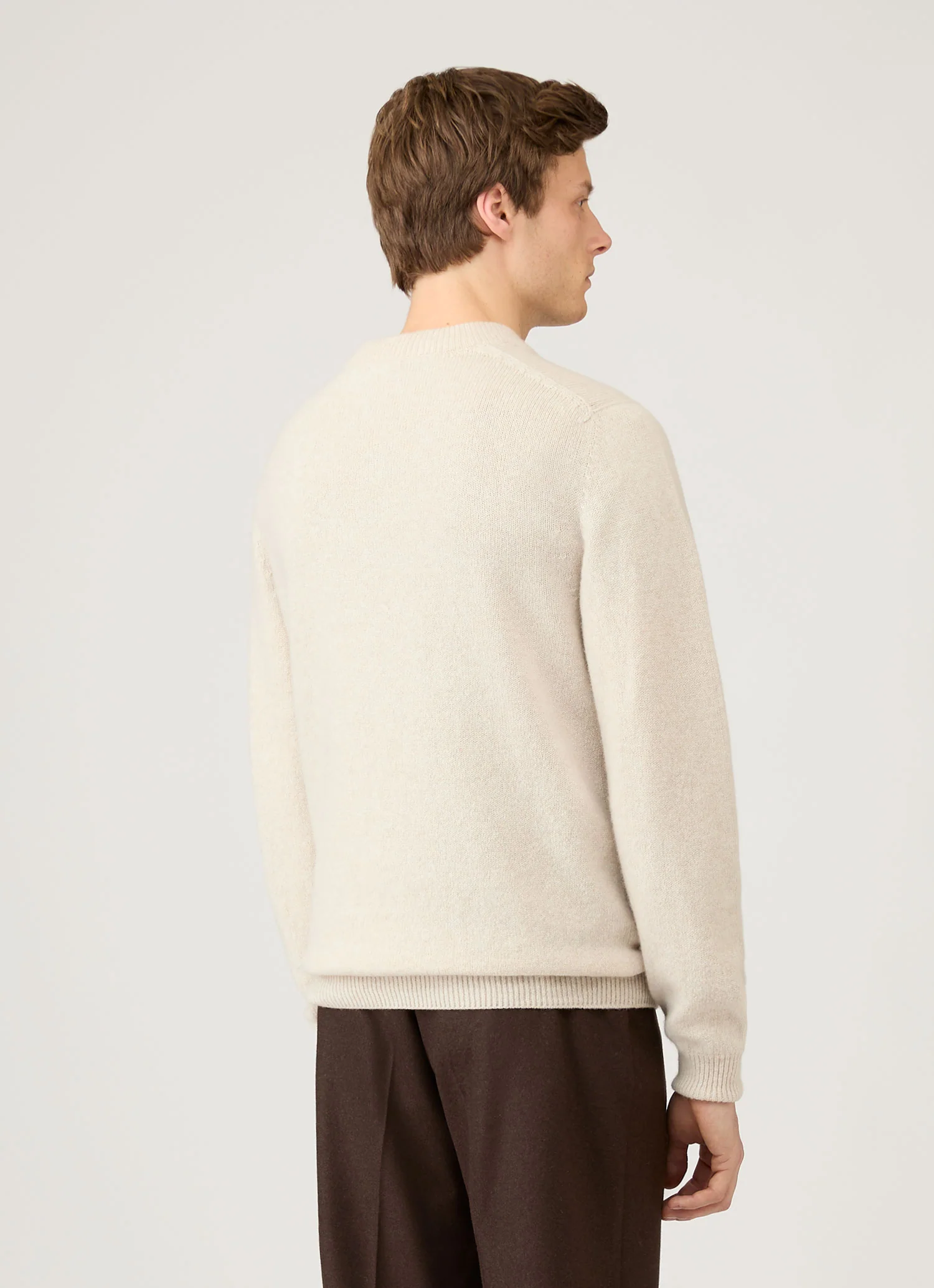 Men's Lambswool V-neck Jumper in Oatmeal Melange - Image 5
