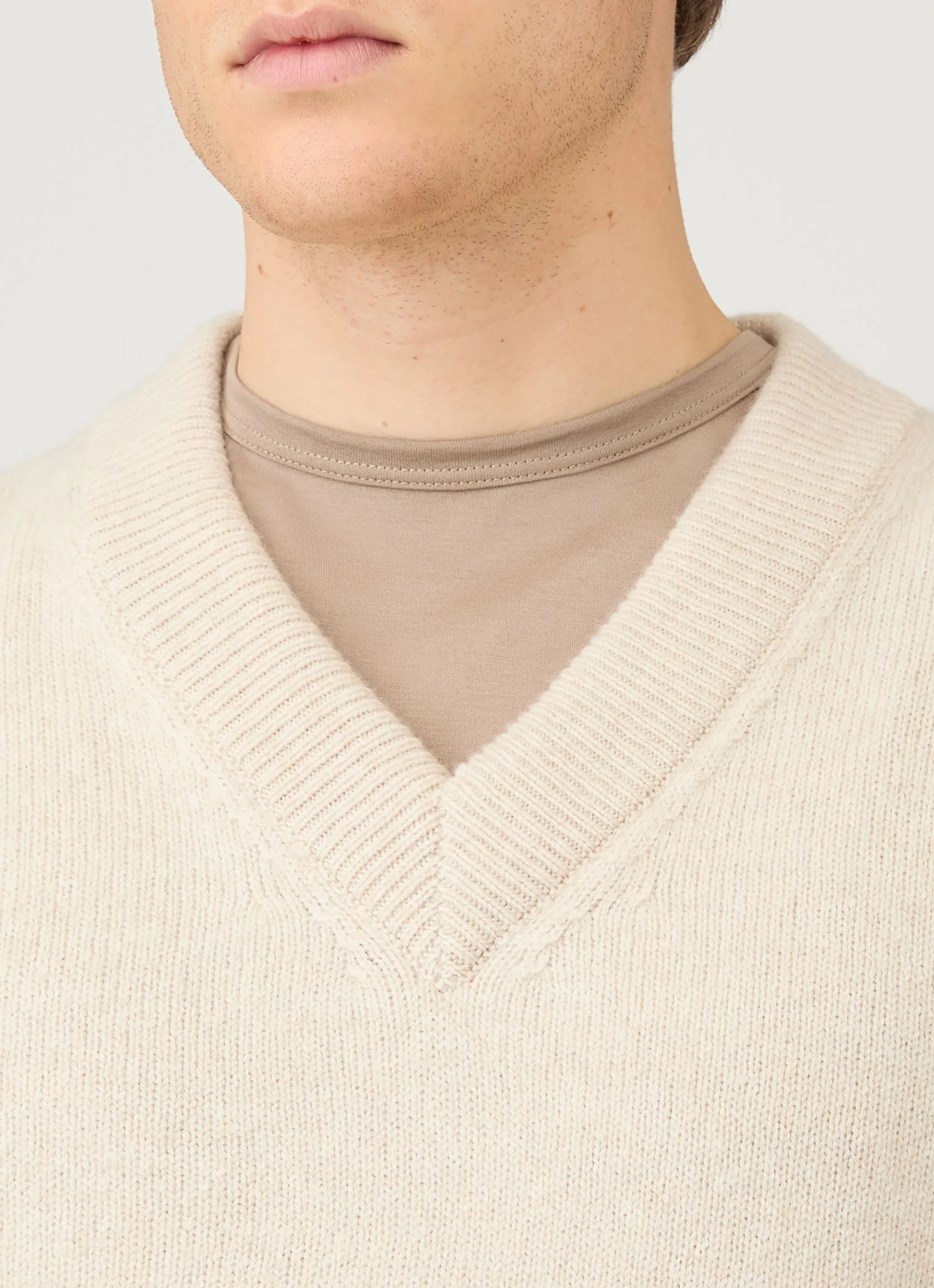 Men's Lambswool V-neck Jumper in Oatmeal Melange - Image 6