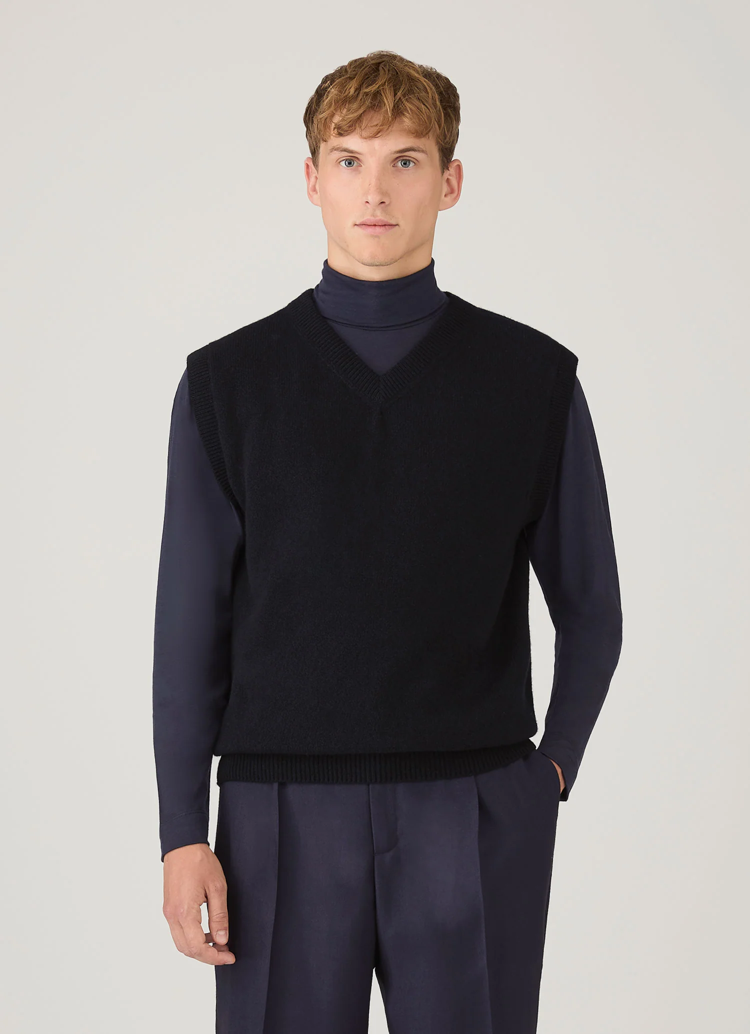 Men's Lambswool Vest in Dark Navy Mouline - Image 2