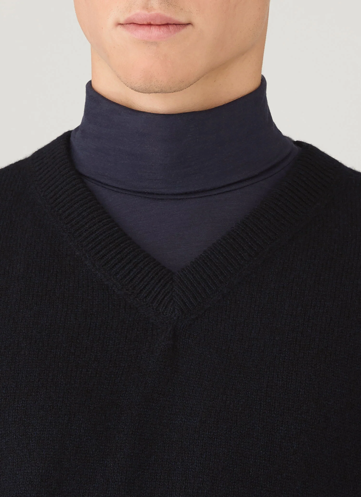 Men's Lambswool Vest in Dark Navy Mouline - Image 6
