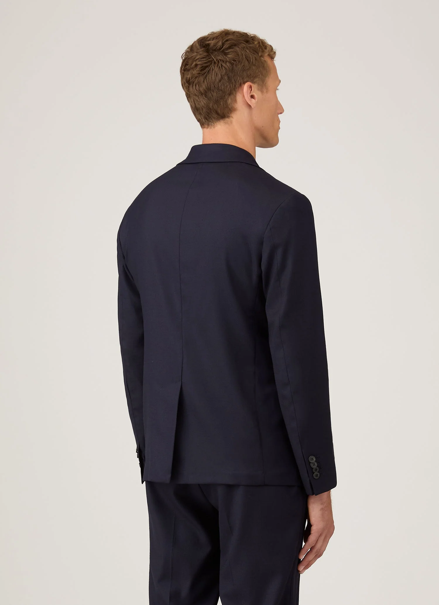 Men's Lightweight Travel Wool Blazer in Navy - Image 5
