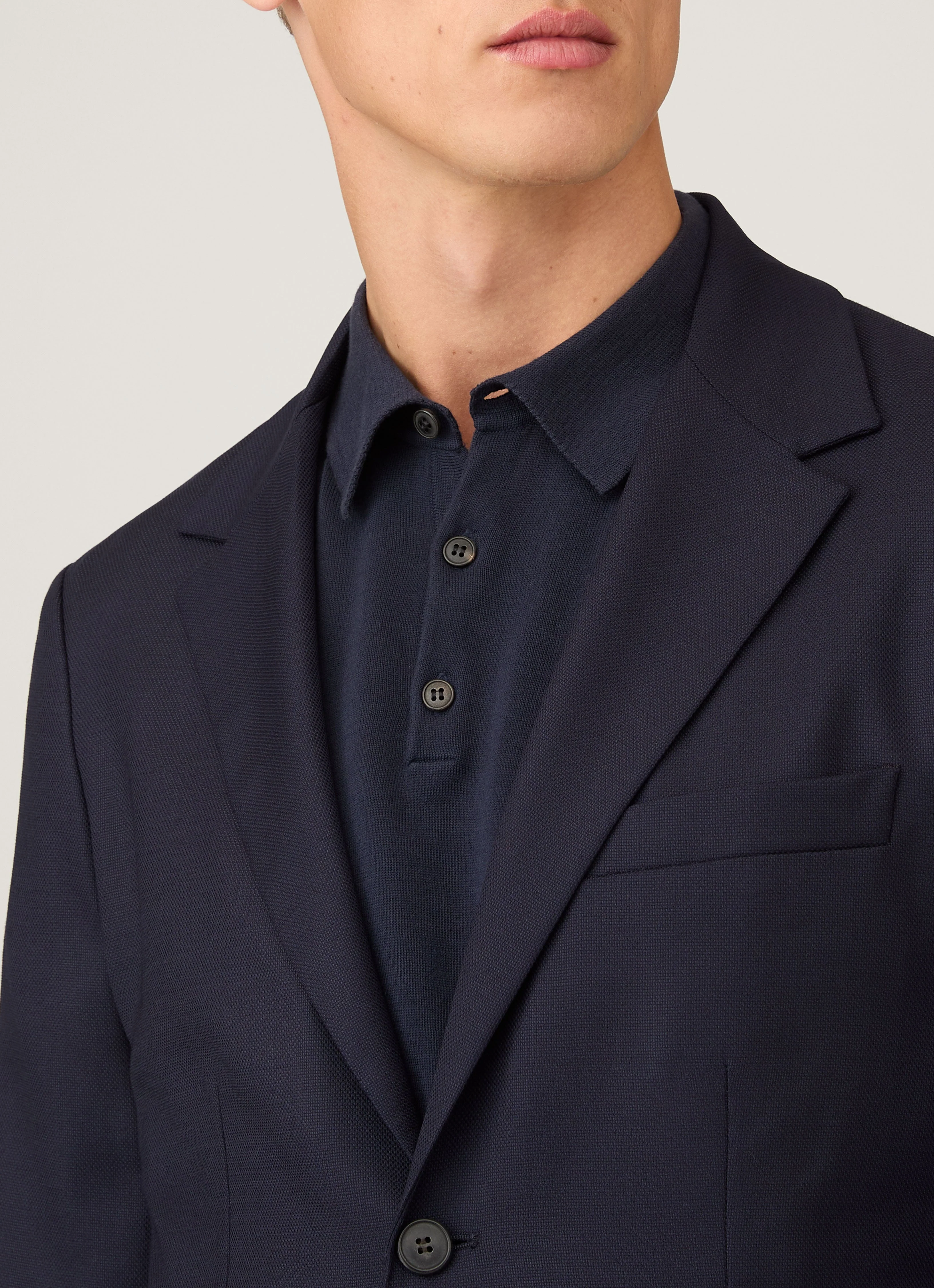 Men's Lightweight Travel Wool Blazer in Navy - Image 6