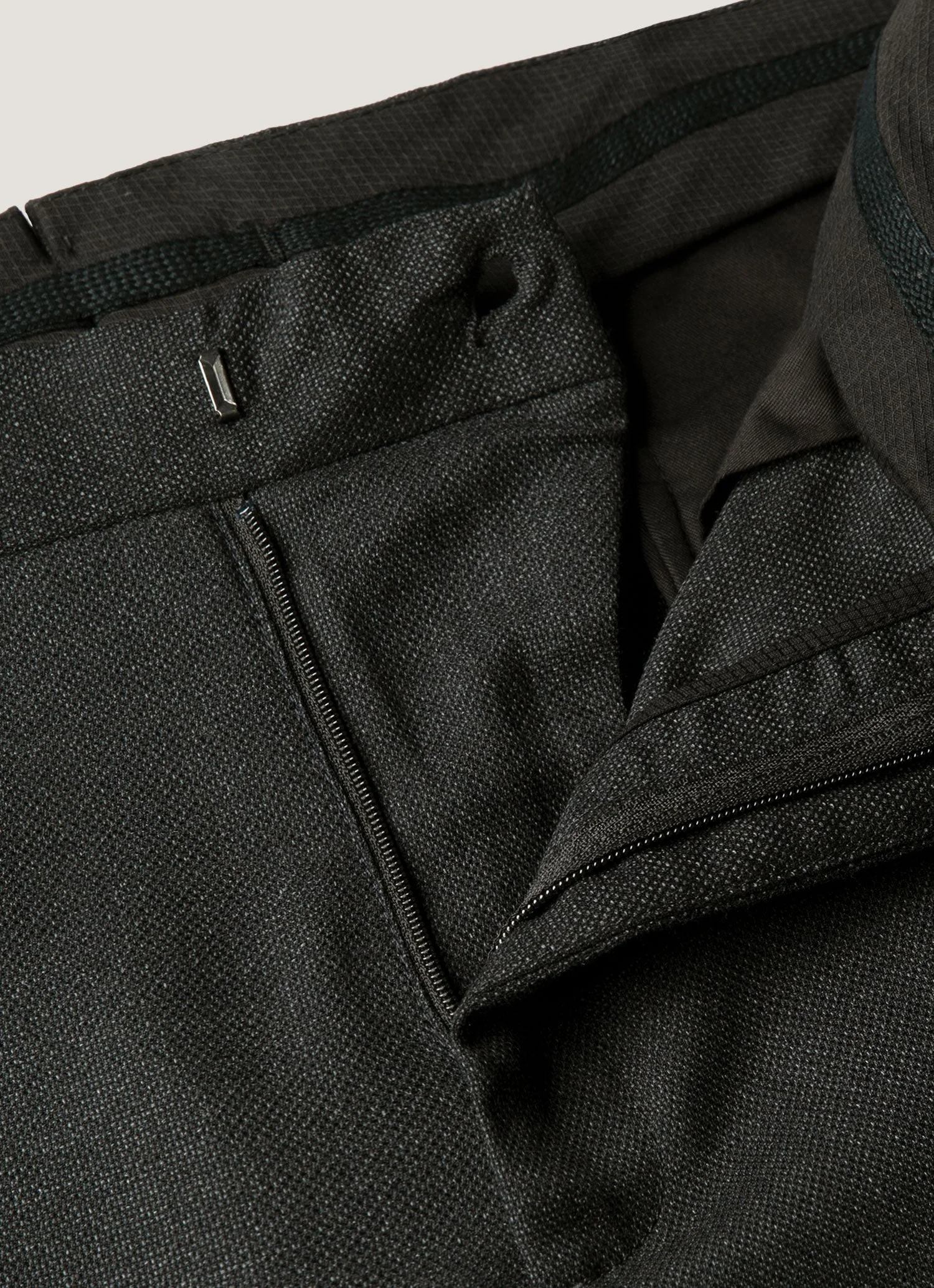 Men's Lightweight Travel Wool Trouser in Dark Charcoal Melange - Image 4