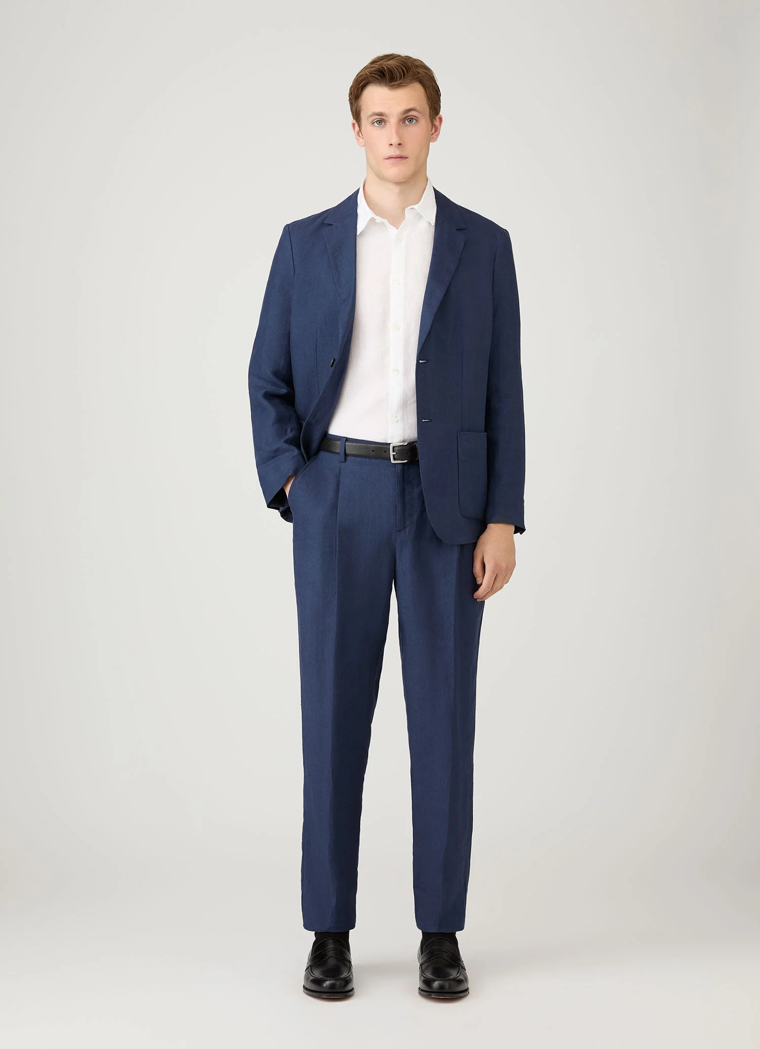 Men's Pleated Linen Trouser in Light Navy - Image 3