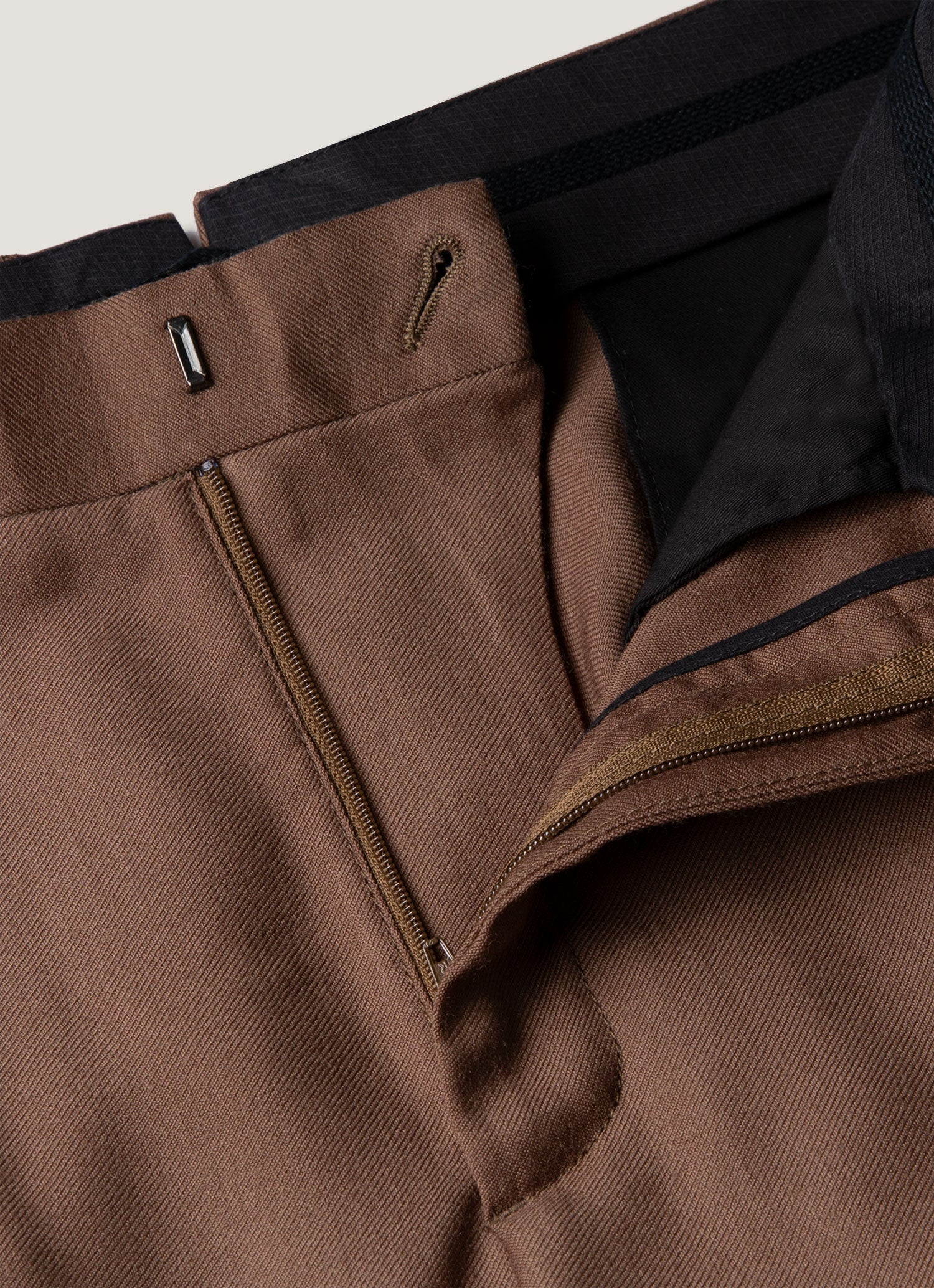 Men's Pleated Wool Twill Trouser in Light Brown - Image 4