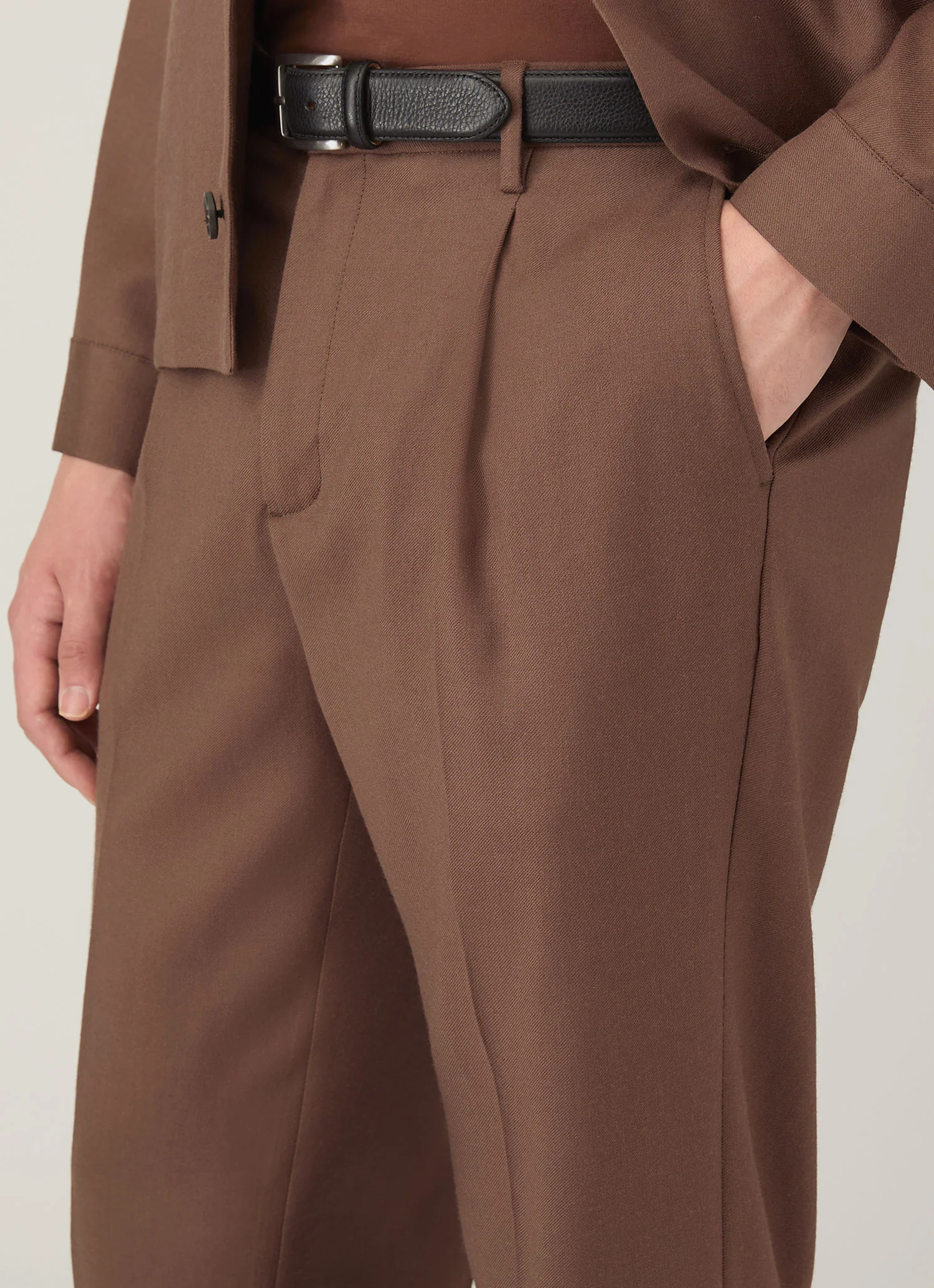 Men's Pleated Wool Twill Trouser in Light Brown - Image 6