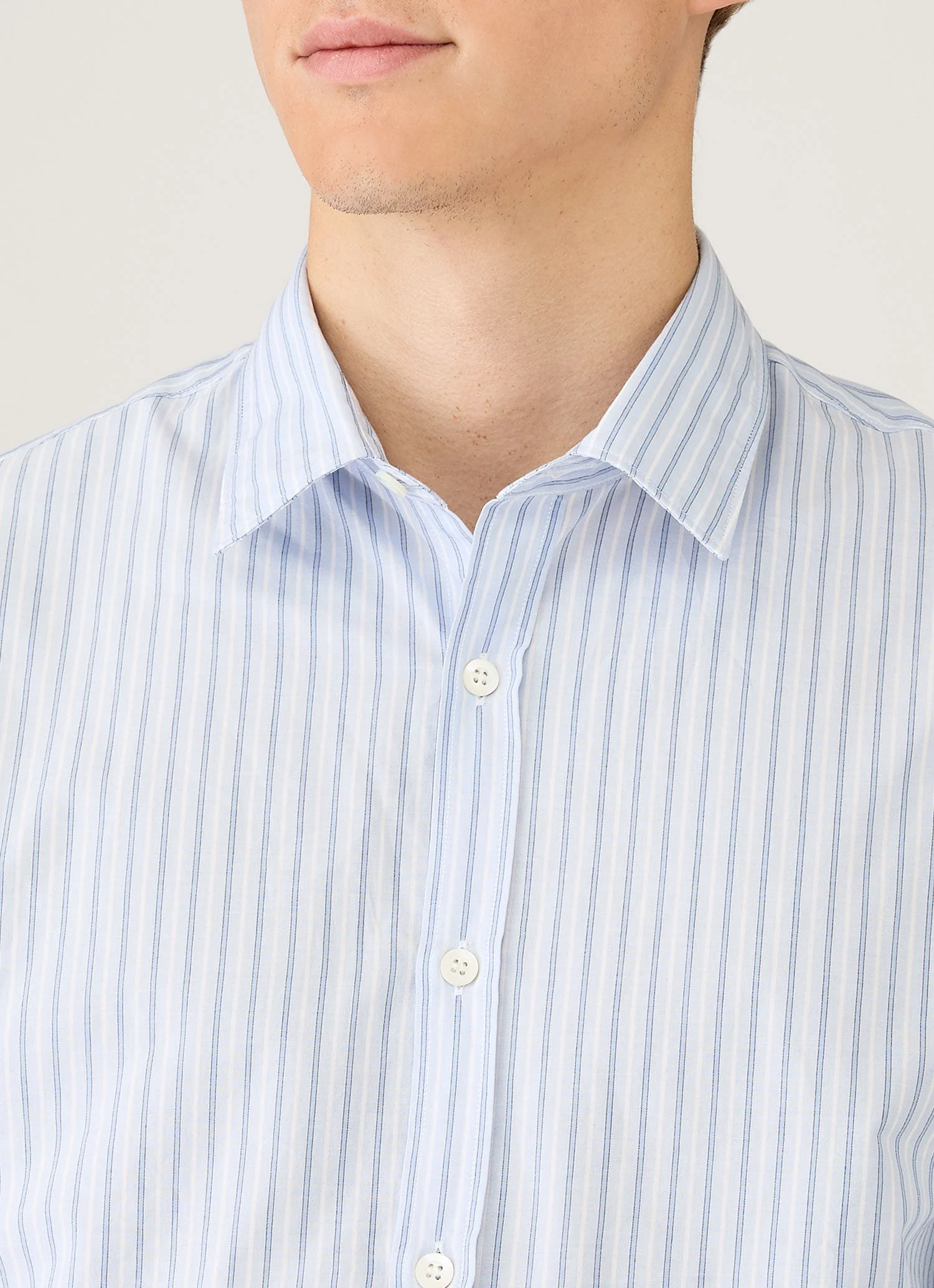 Men's Poplin Shirt in Sky Blue/White/Navy - Image 6