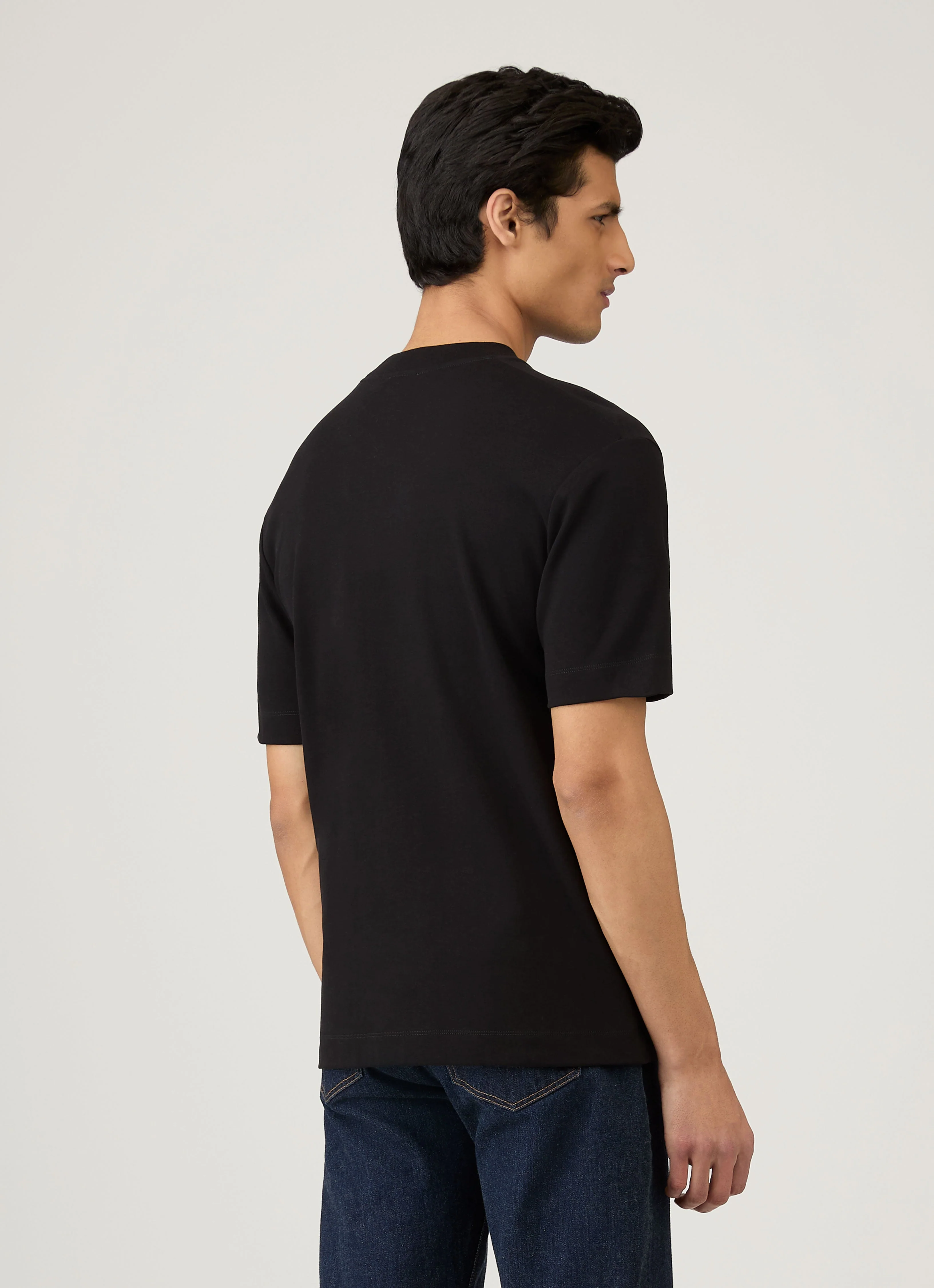 Men's Relaxed Fit Heavyweight T-shirt in Black - Image 5