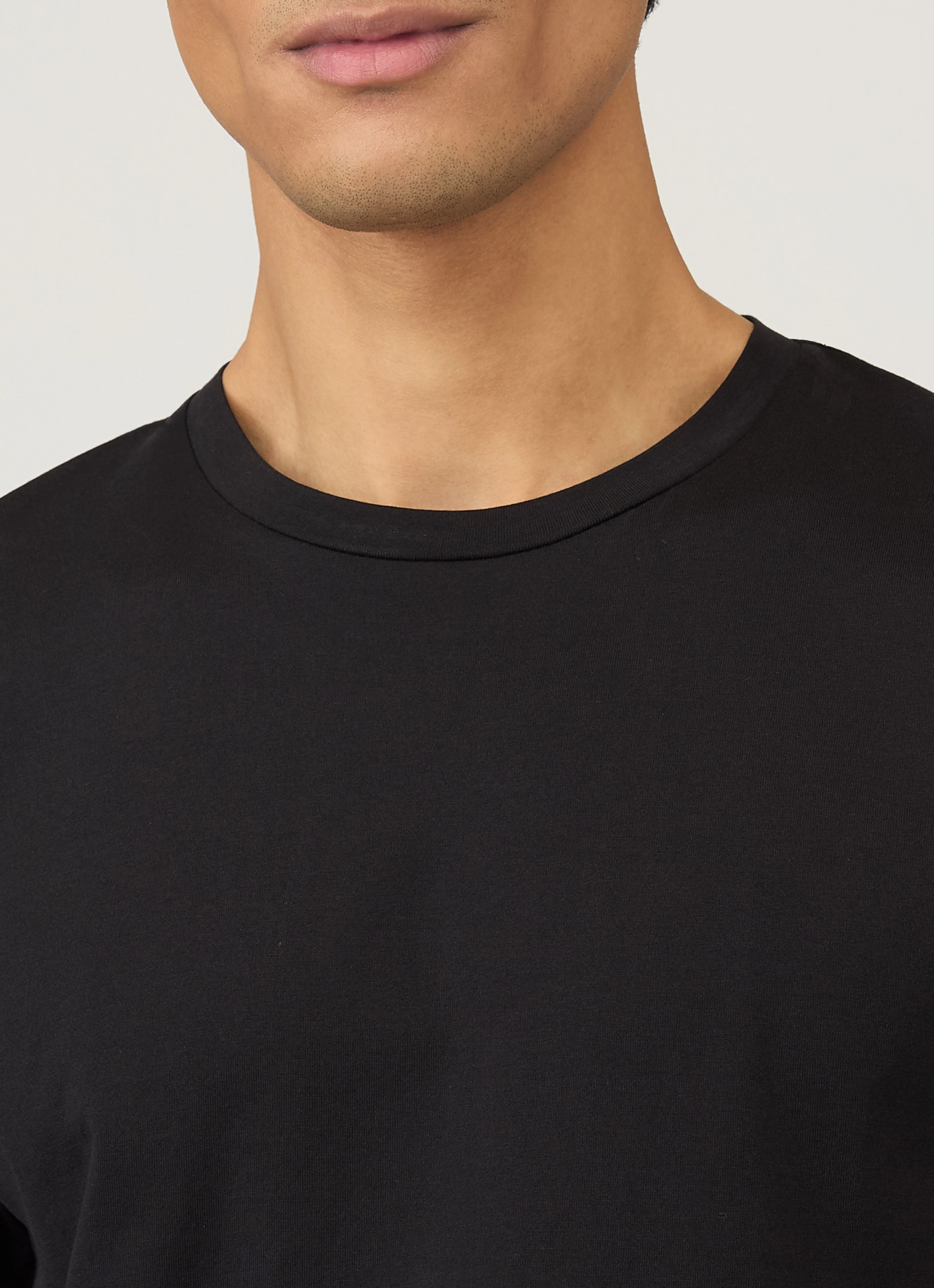 Men's Riviera T-shirt in Black - Image 6