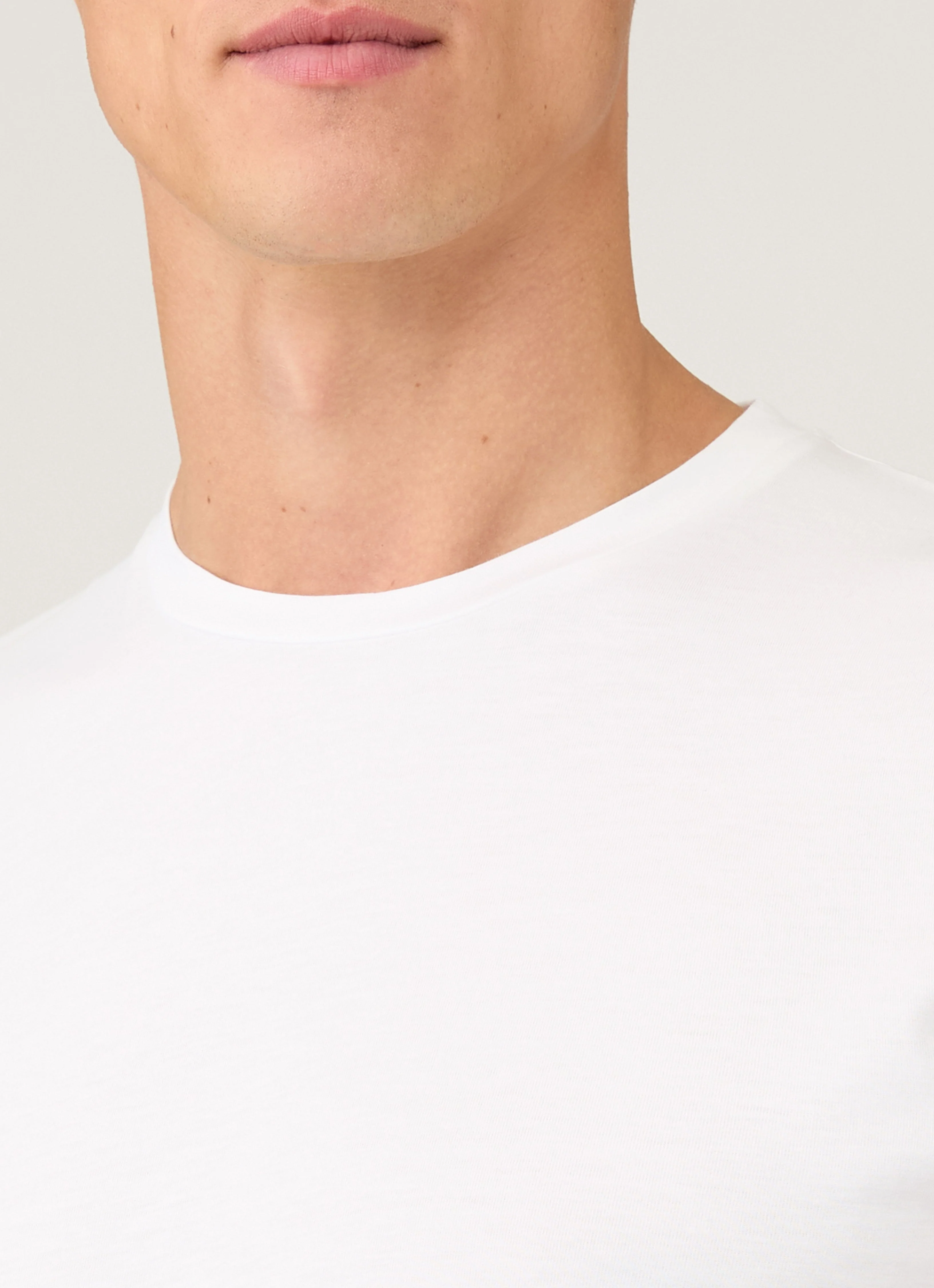 Men's Riviera T-shirt in White - Image 6