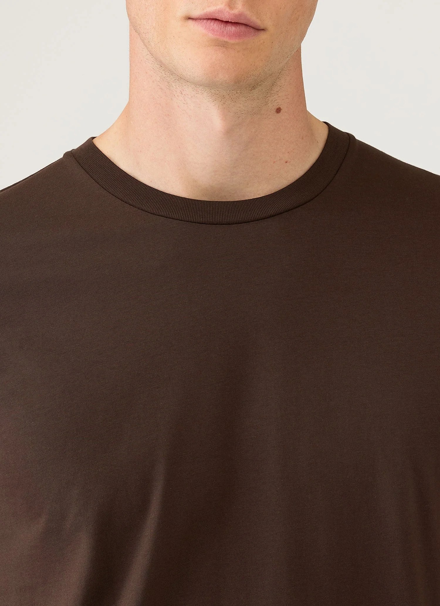 Men's Riviera Midweight T-shirt in Dark Chocolate - Image 6