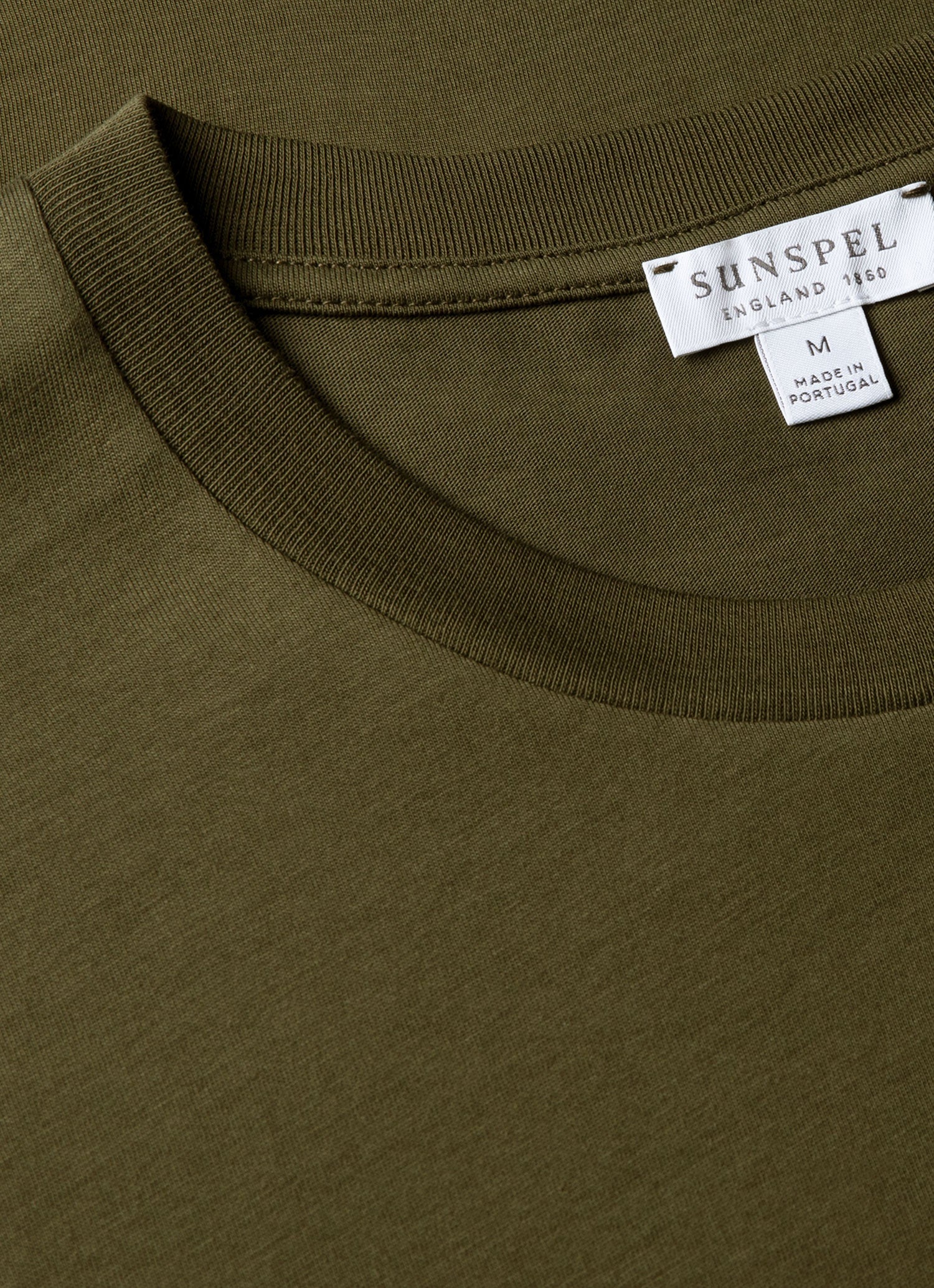 Men's Riviera Midweight T-shirt in Deep Olive - Image 4