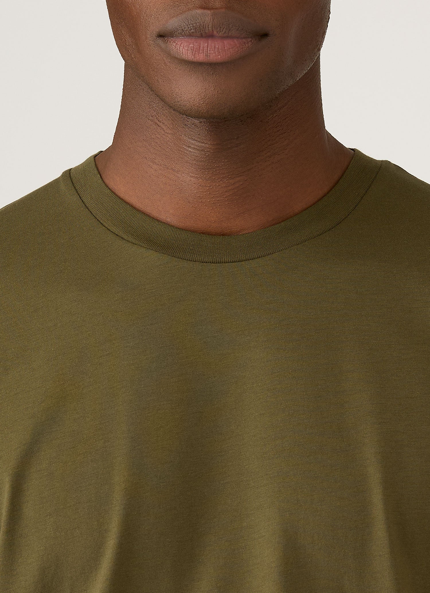 Men's Riviera Midweight T-shirt in Deep Olive - Image 6