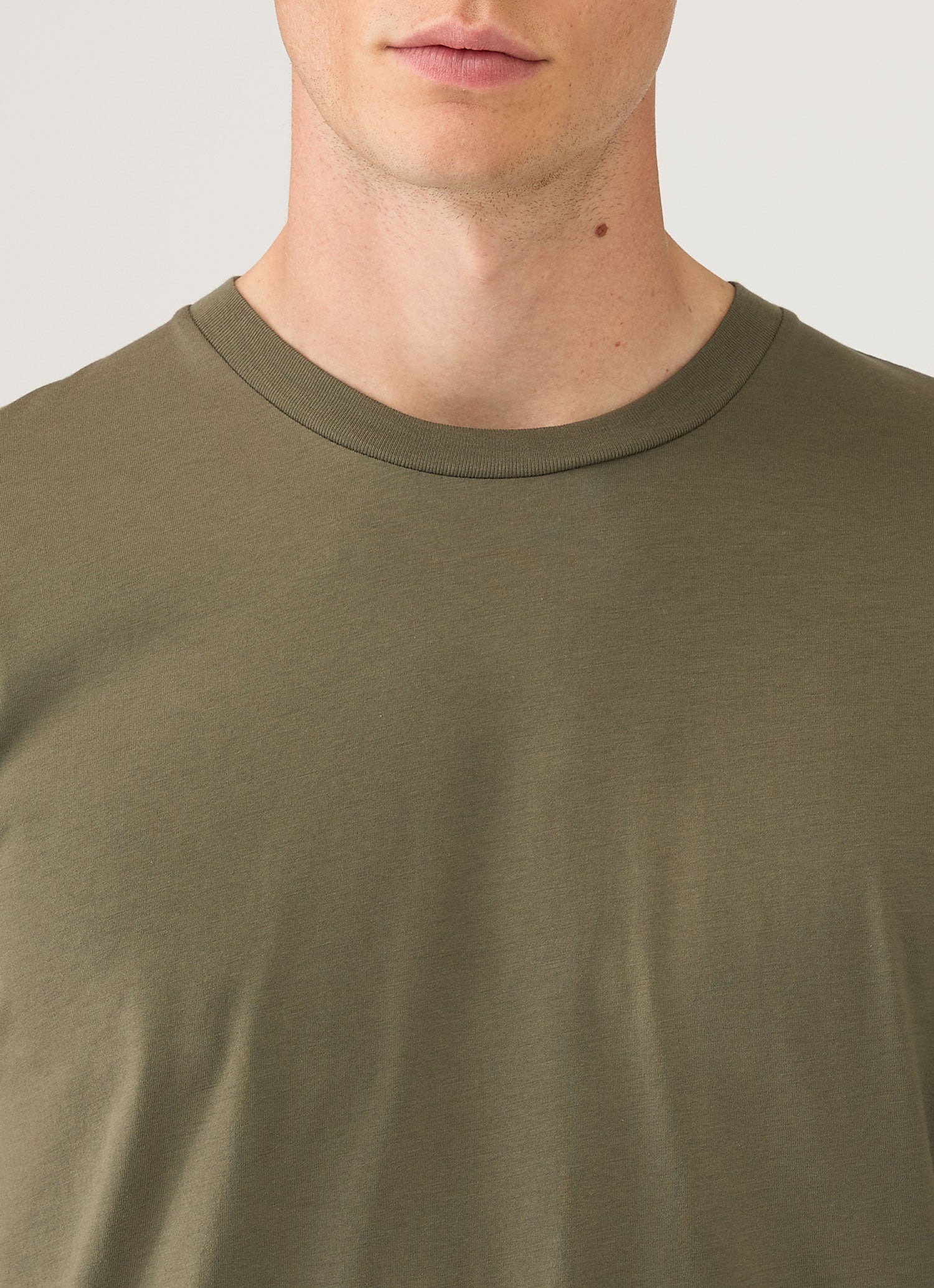 Men's Riviera Midweight T-shirt in Khaki - Image 6