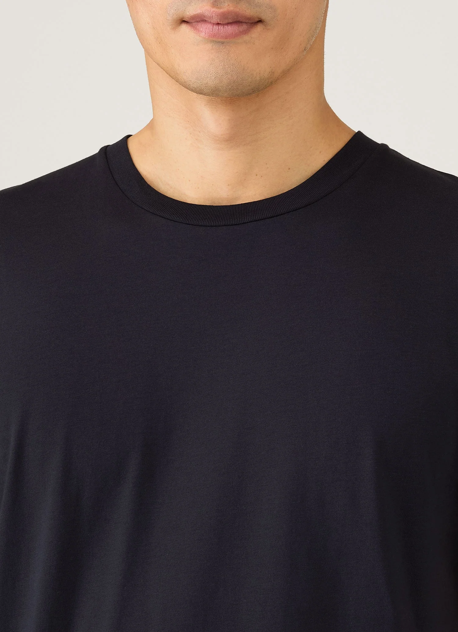 Men's Riviera Midweight T-shirt in Midnight Navy - Image 6