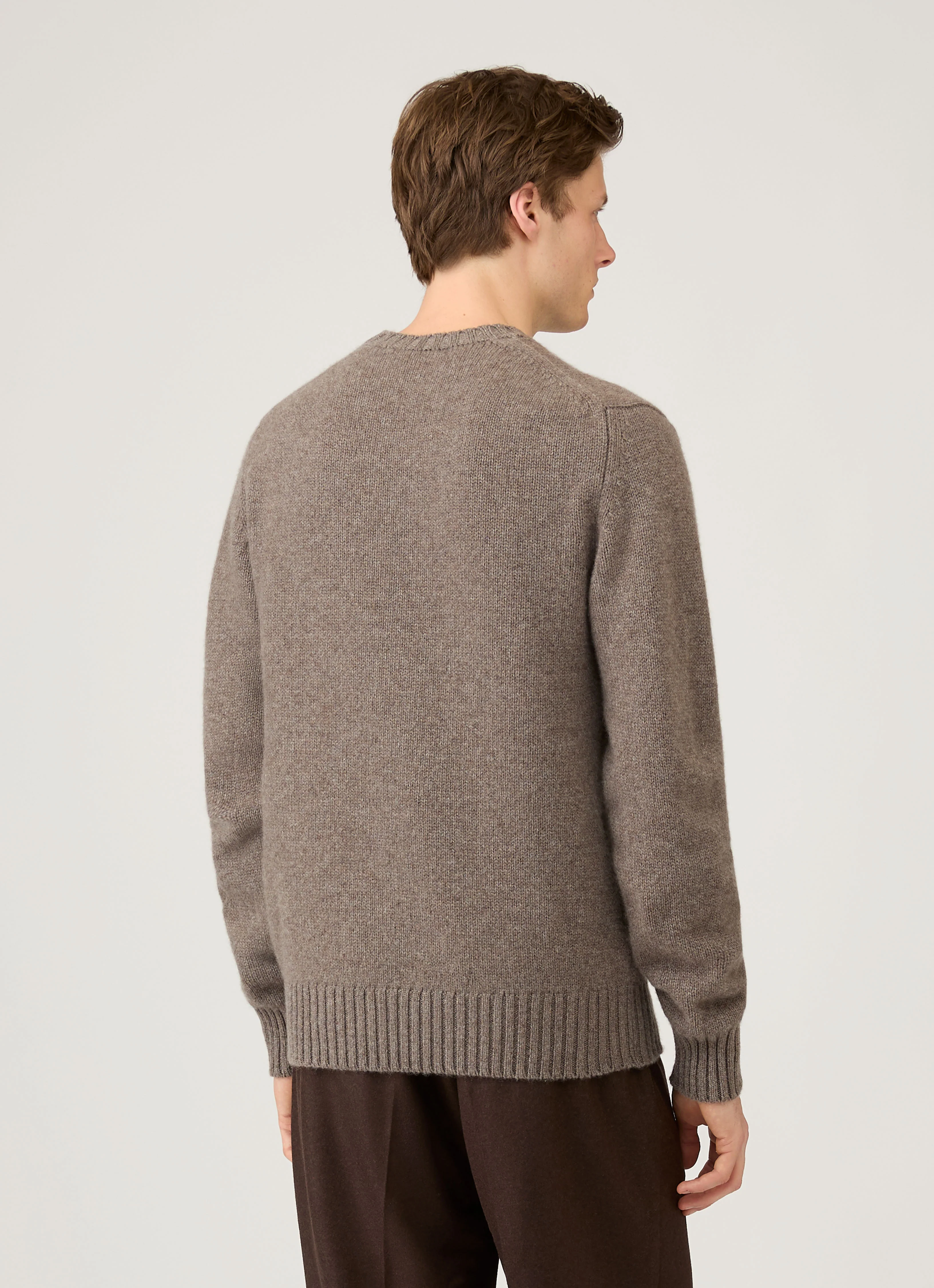 Men's Roxburgh Cashmere Jumper in Bark - Image 5