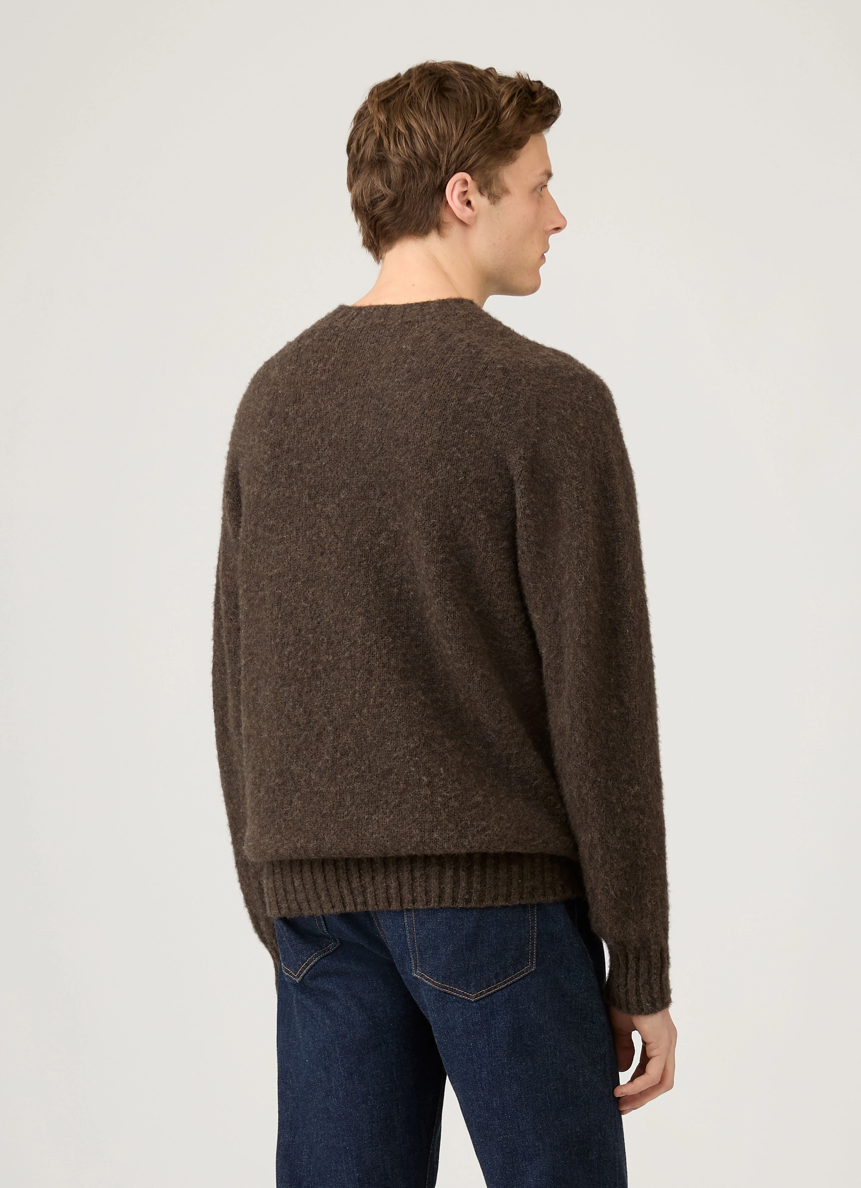 Men's Shetland Crew Neck Jumper in Bark - Image 5