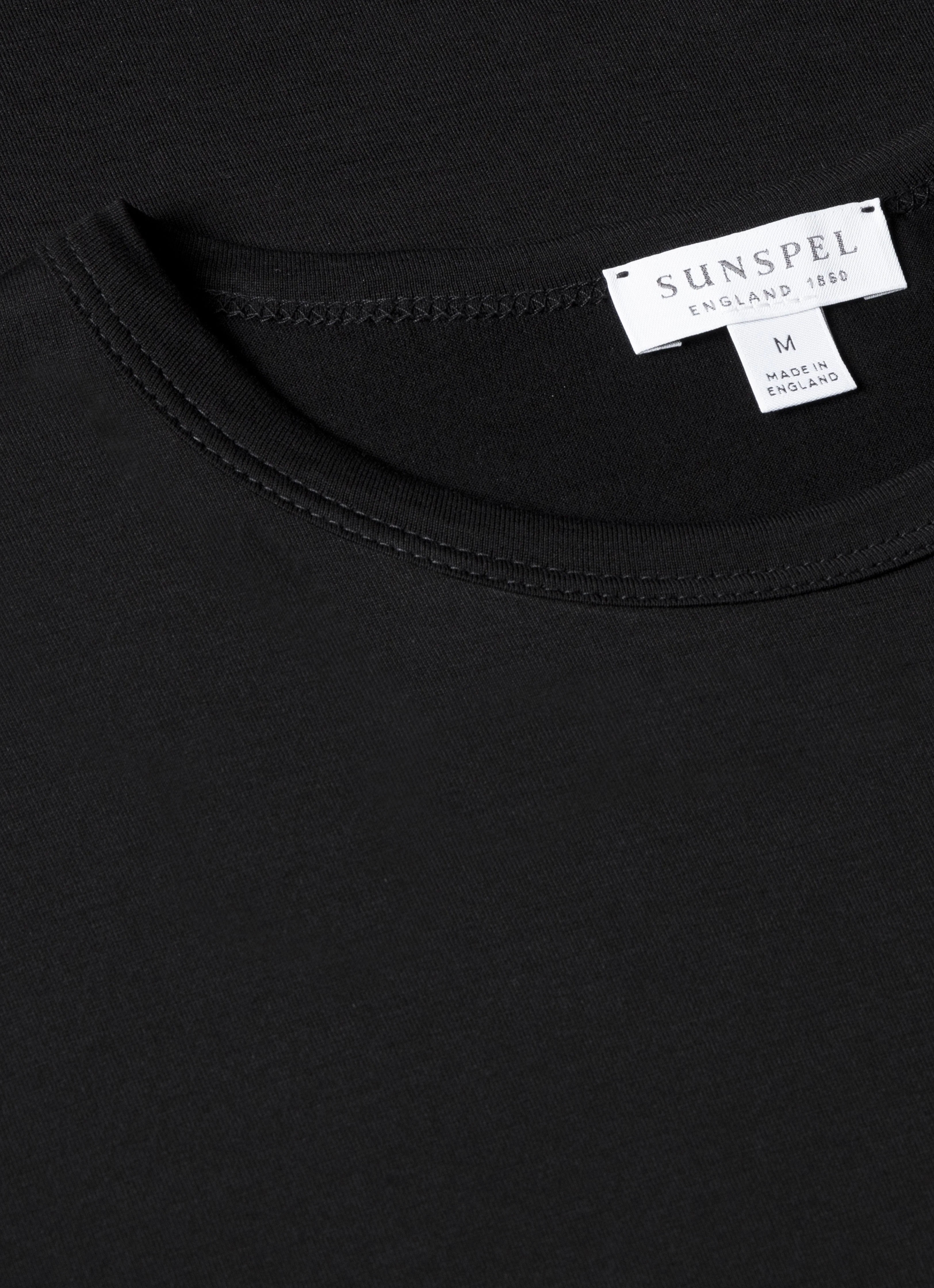 Men's Classic T-shirt in Black - Image 4