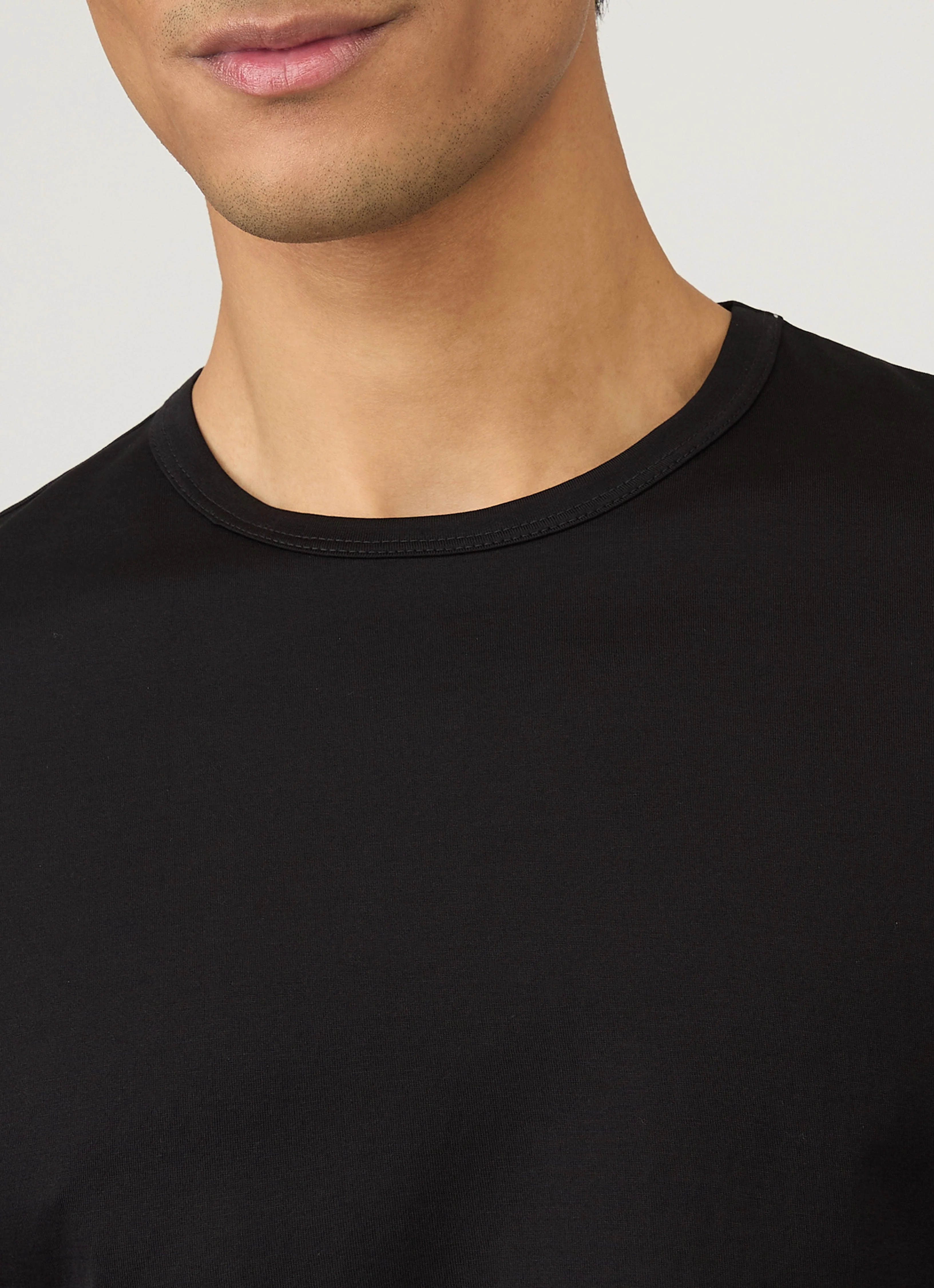 Men's Classic T-shirt in Black - Image 6
