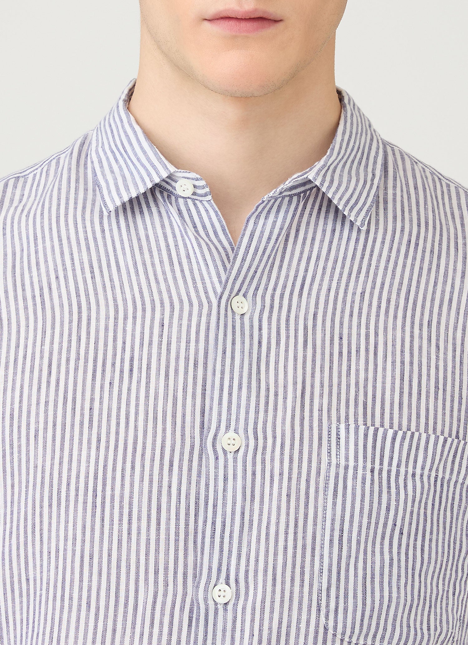 Men's Short Sleeve Linen Shirt in White/Navy - Image 6