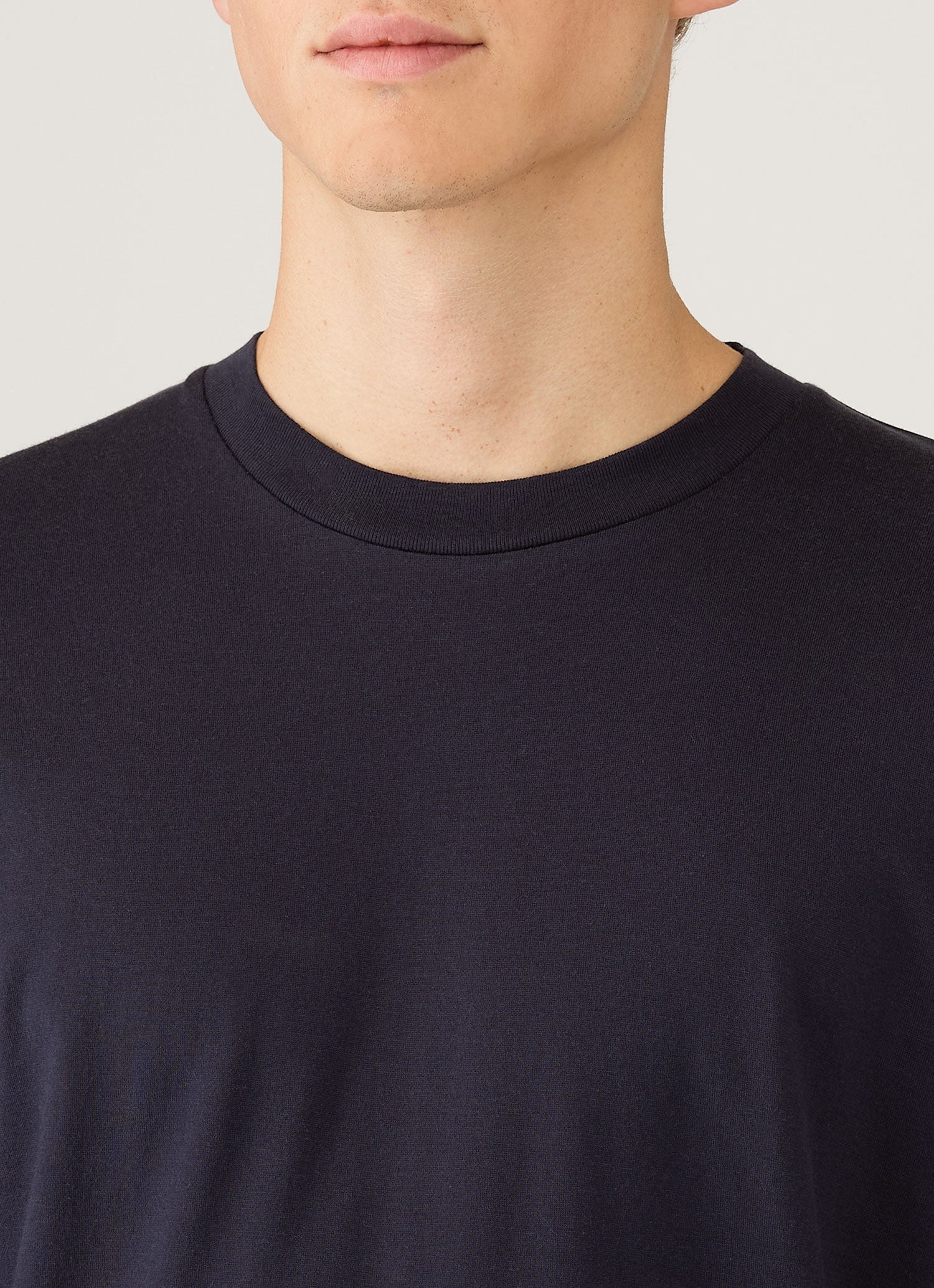 Men's Silk Cotton Cashmere T-shirt in Navy - Image 6