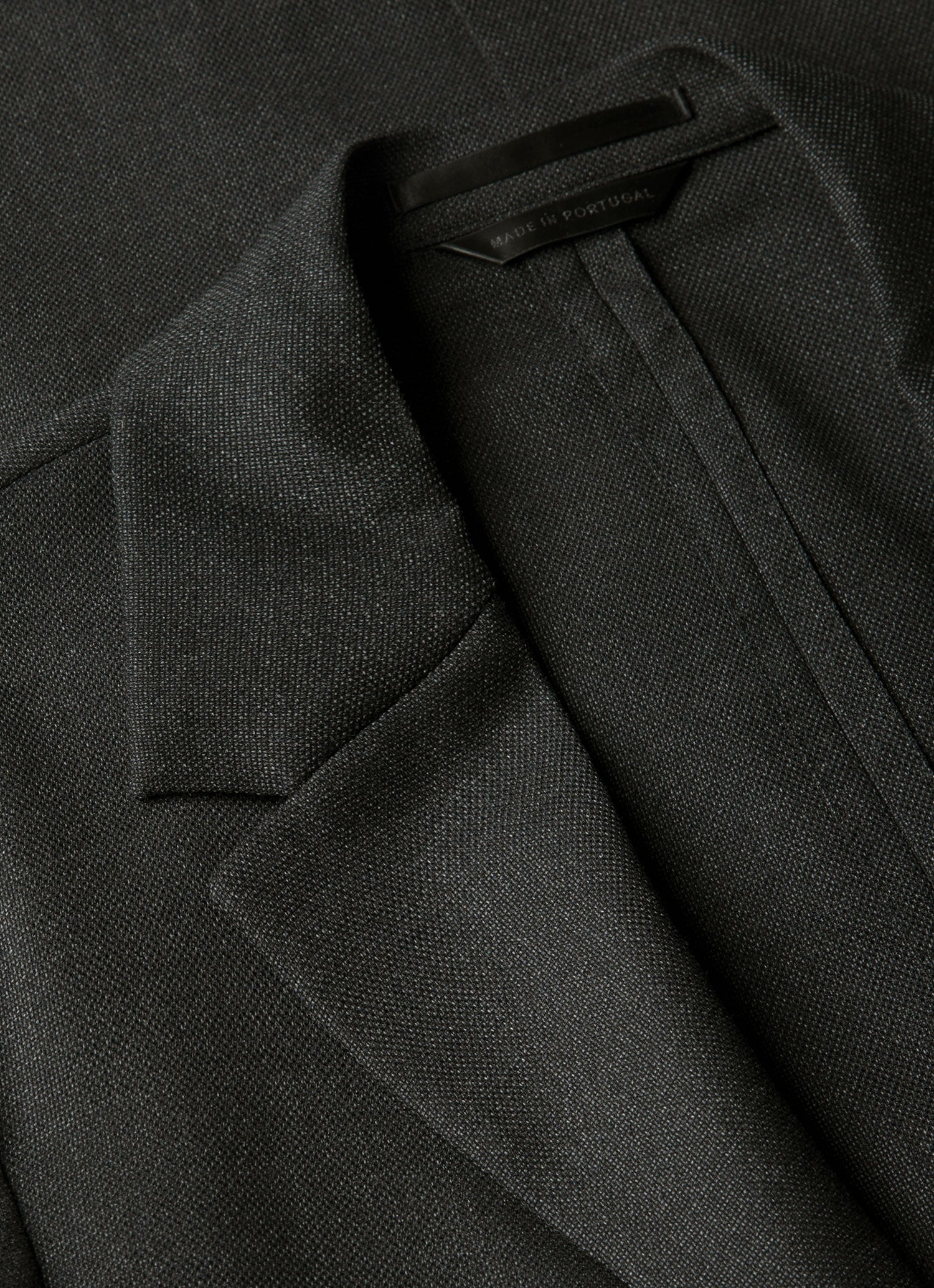 Men's Lightweight Travel Wool Two-Piece Suit in Dark Charcoal Melange - Image 4