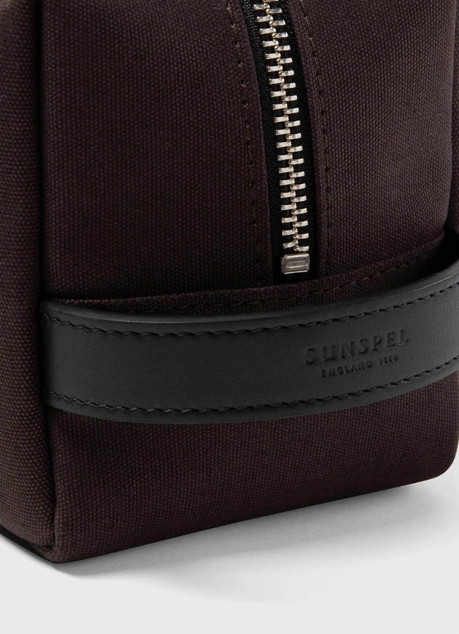 Washbag in Brown - Image 4